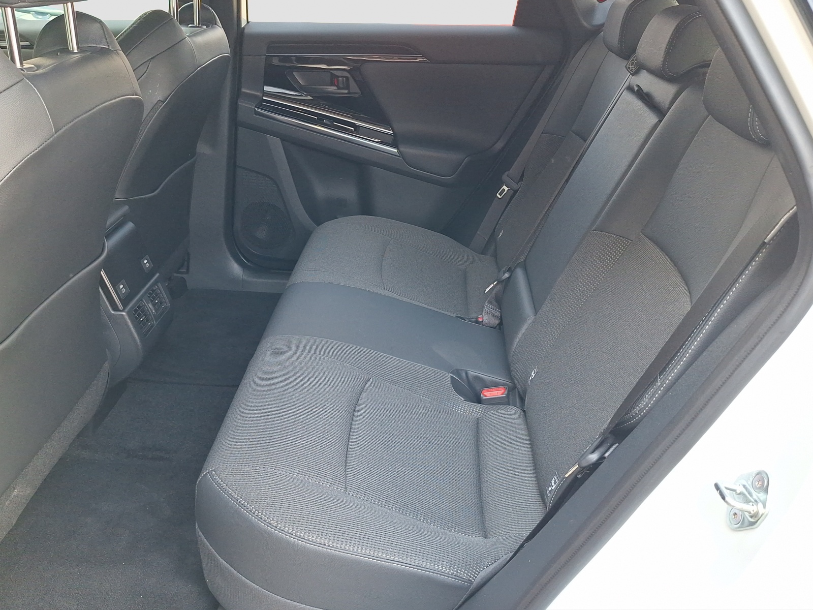 TOYOTA bZ4X Style AWD-image-10