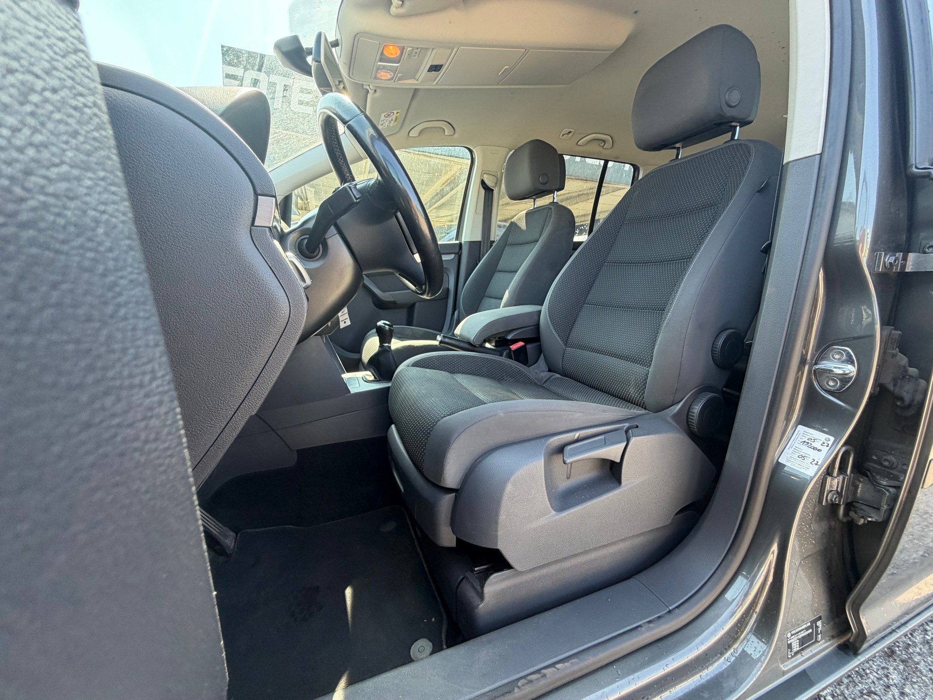 VW Touran 1.6 TDI BlueMotion Technology Cup-image-11