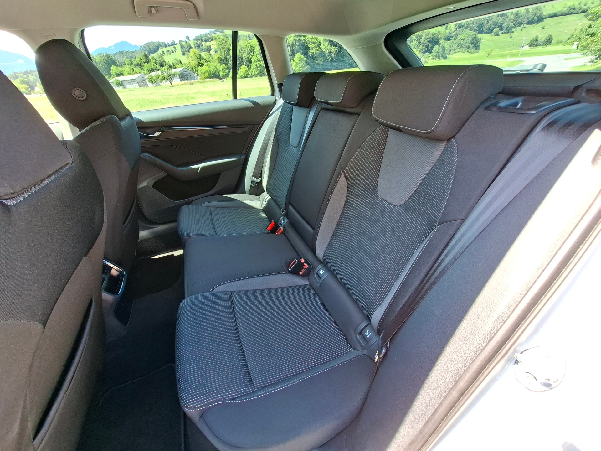 SKODA Octavia Combi 2.0 TDI DSG Ambition 4x4 *Anhängerkupplung 2t*-image-14