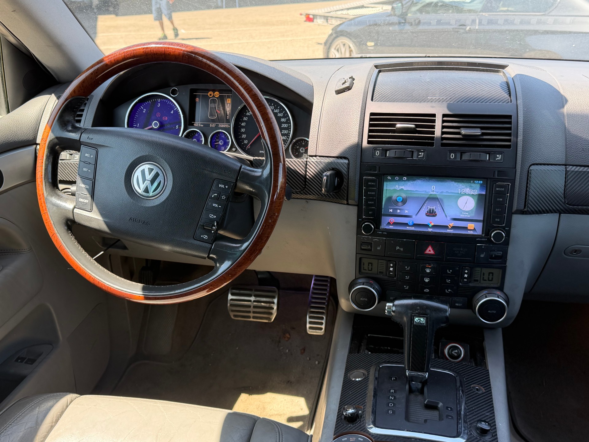 VW Touareg 5.0 TDI V10 Automatic-image-6
