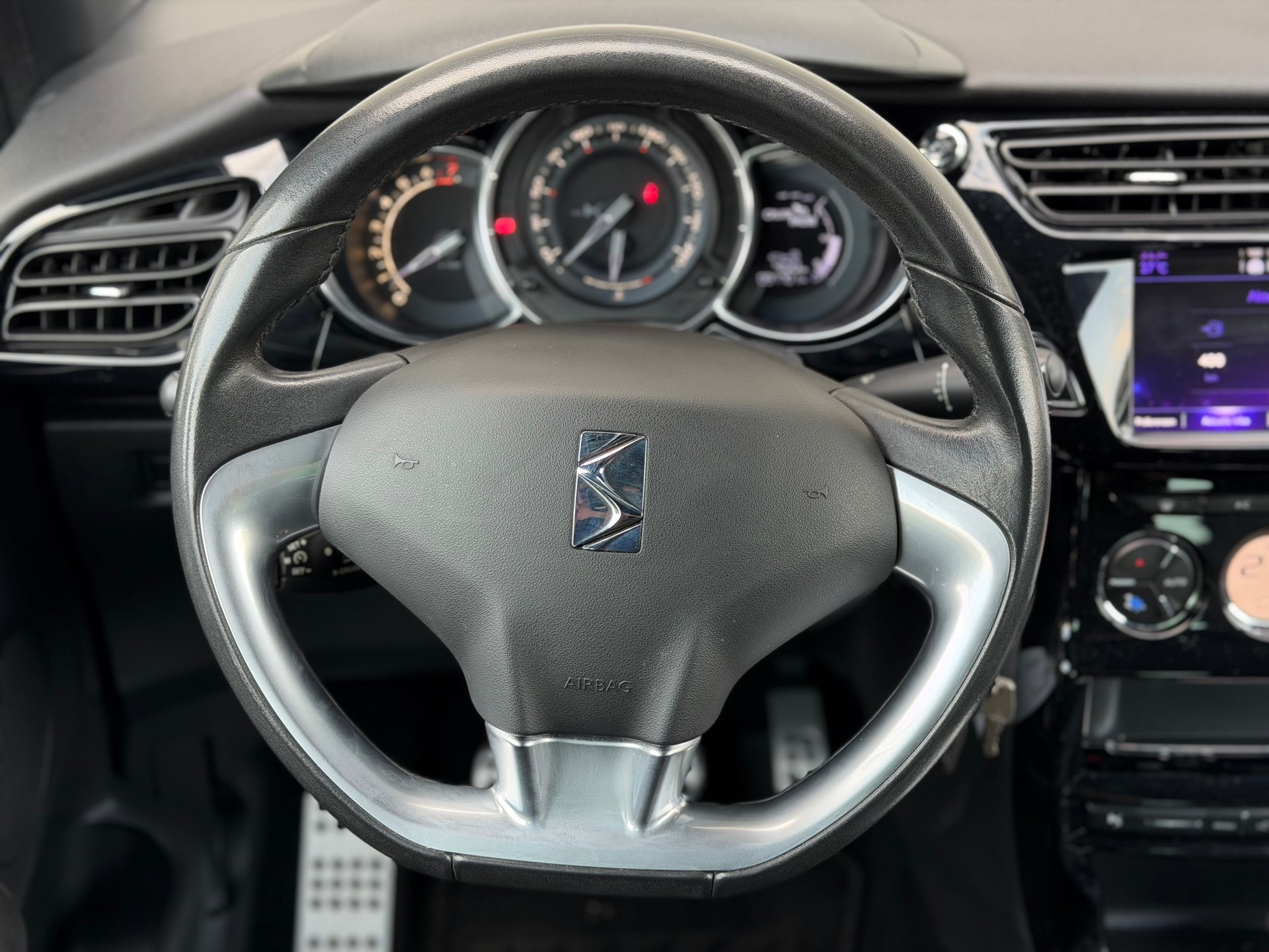 DS AUTOMOBILES DS3 1.2 VTi Chic-image-15