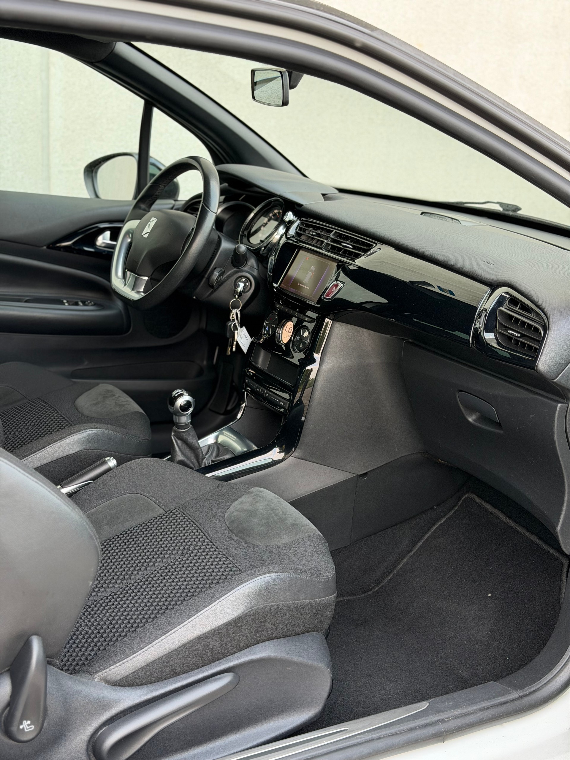 DS AUTOMOBILES DS3 1.2 VTi Chic-image-10