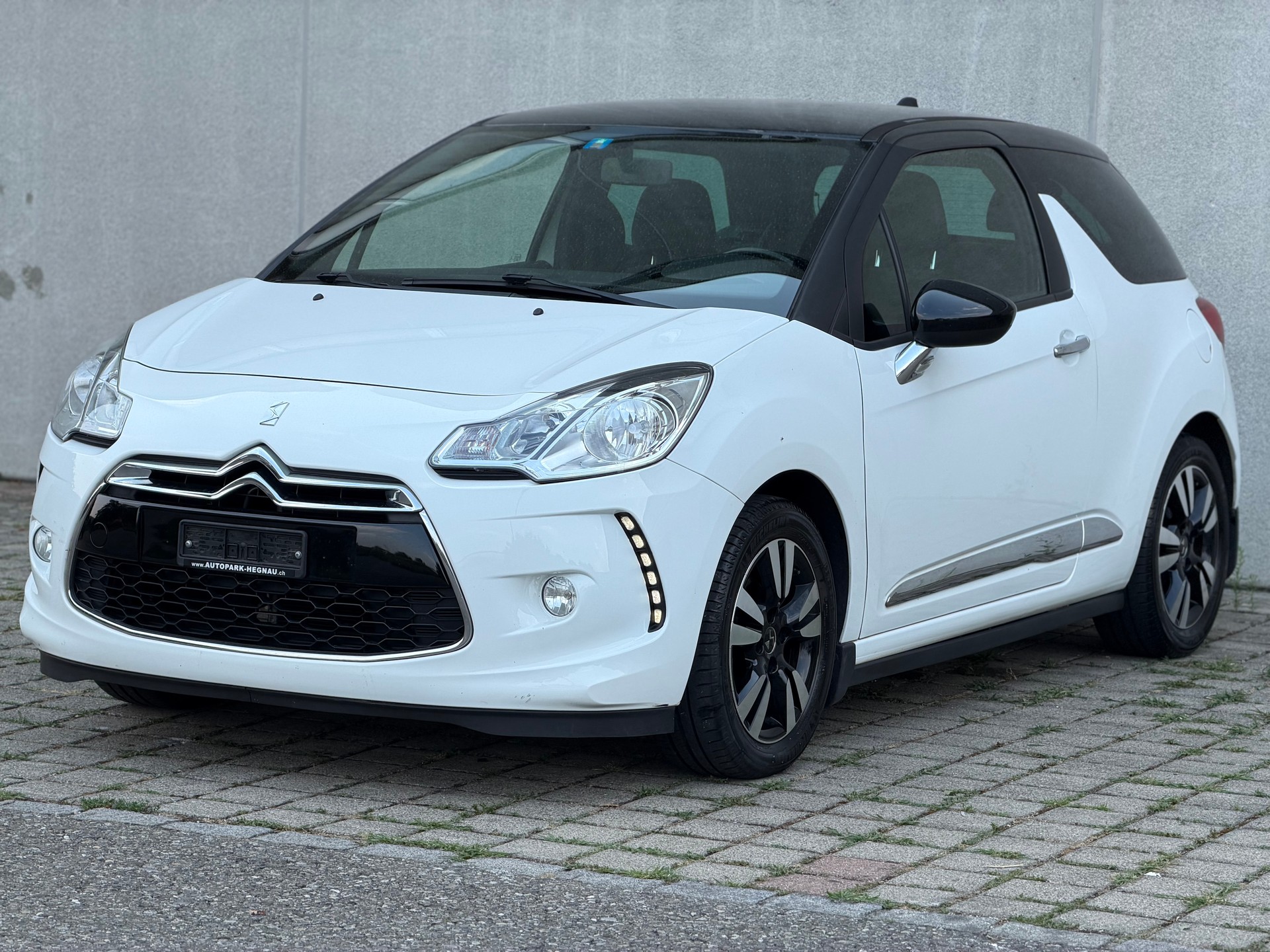 DS AUTOMOBILES DS3 1.2 VTi Chic-image-1