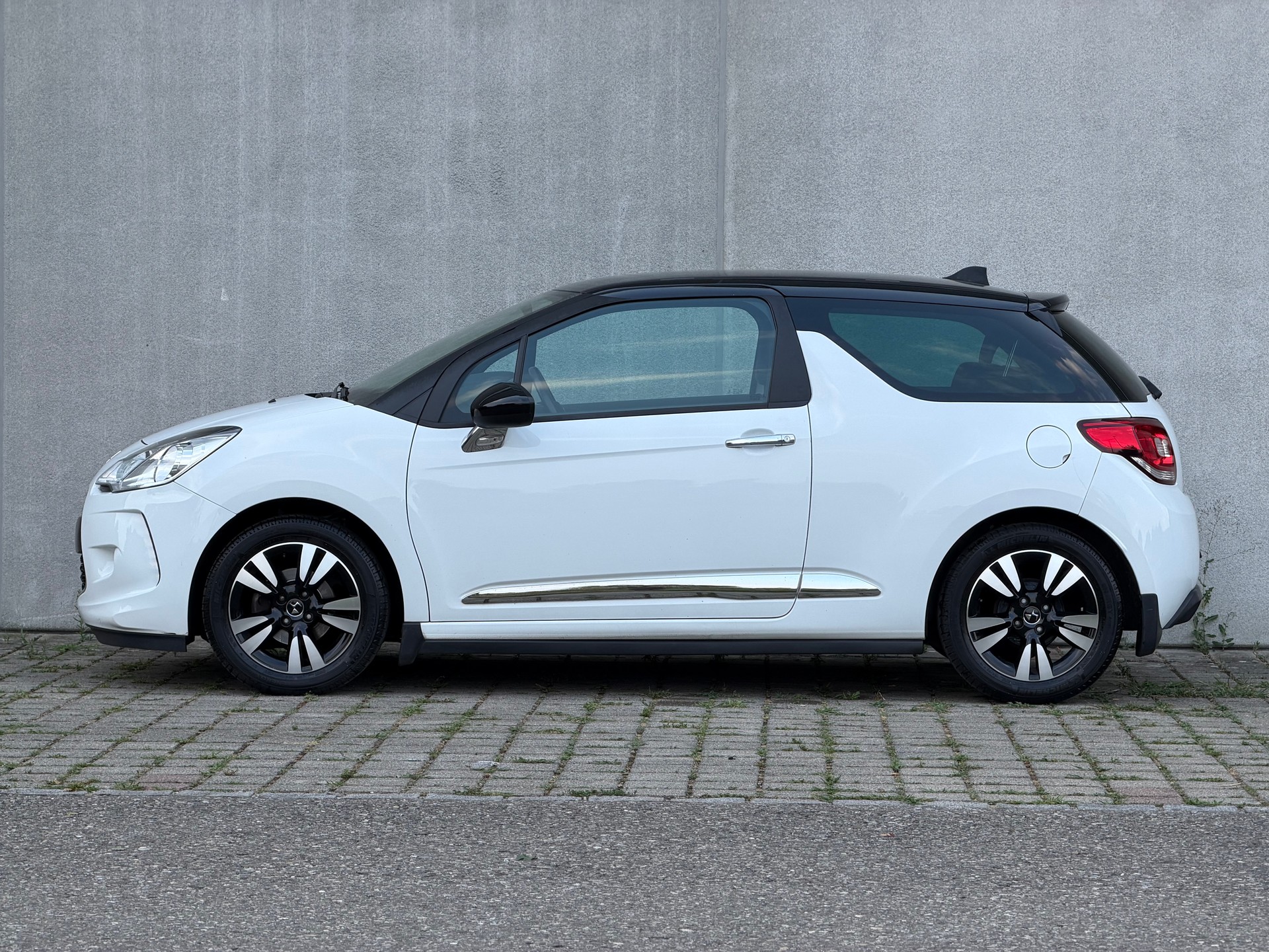 DS AUTOMOBILES DS3 1.2 VTi Chic-image-4