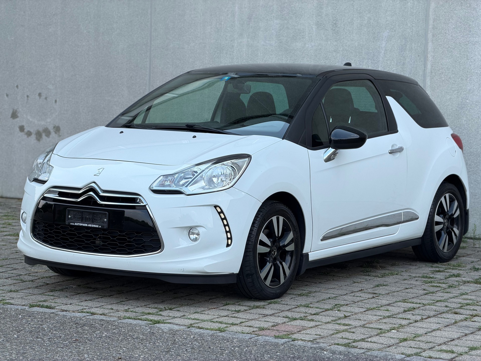 DS AUTOMOBILES DS3 1.2 VTi Chic-image-0