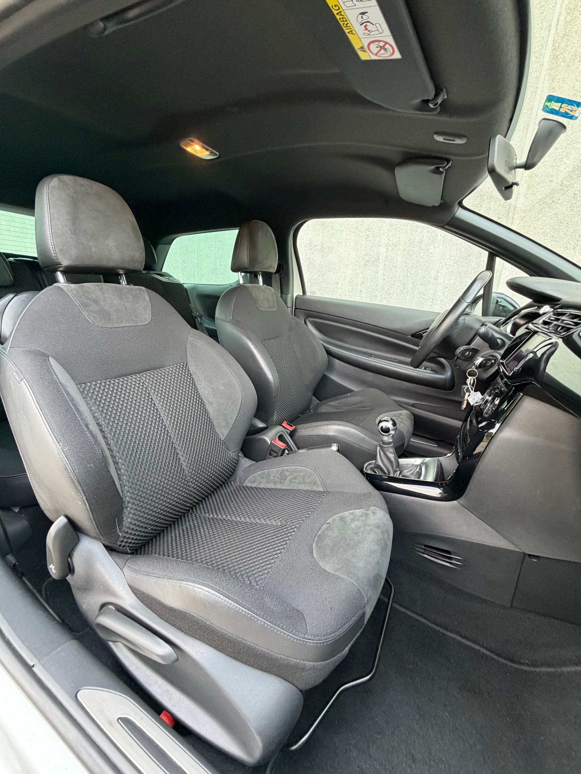 DS AUTOMOBILES DS3 1.2 VTi Chic-image-11