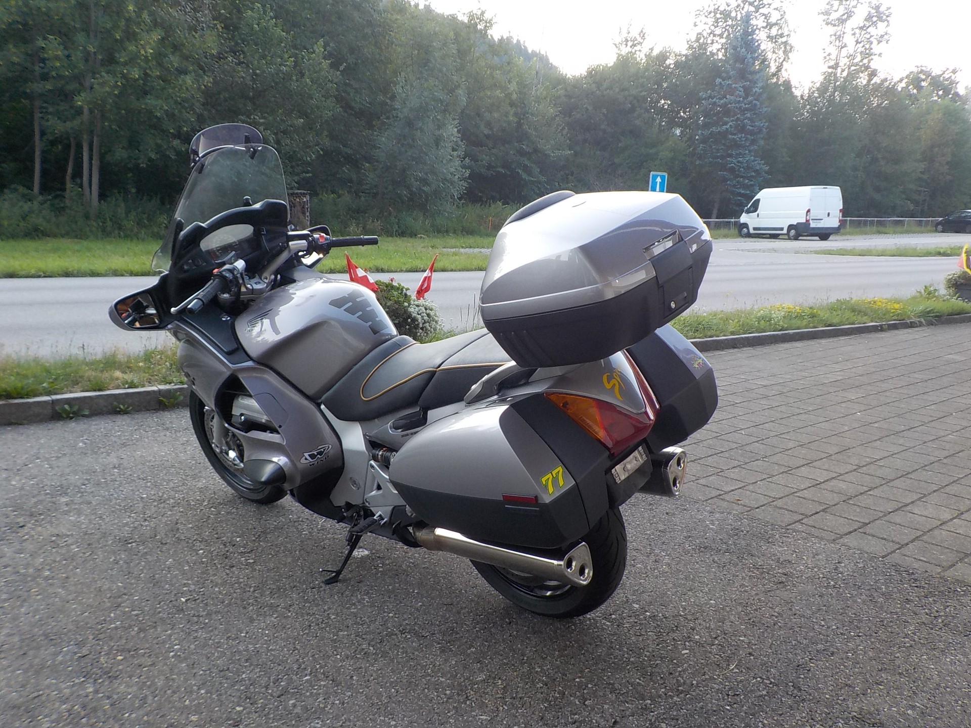 HONDA ST 1300 ABS Pan-European-image-4