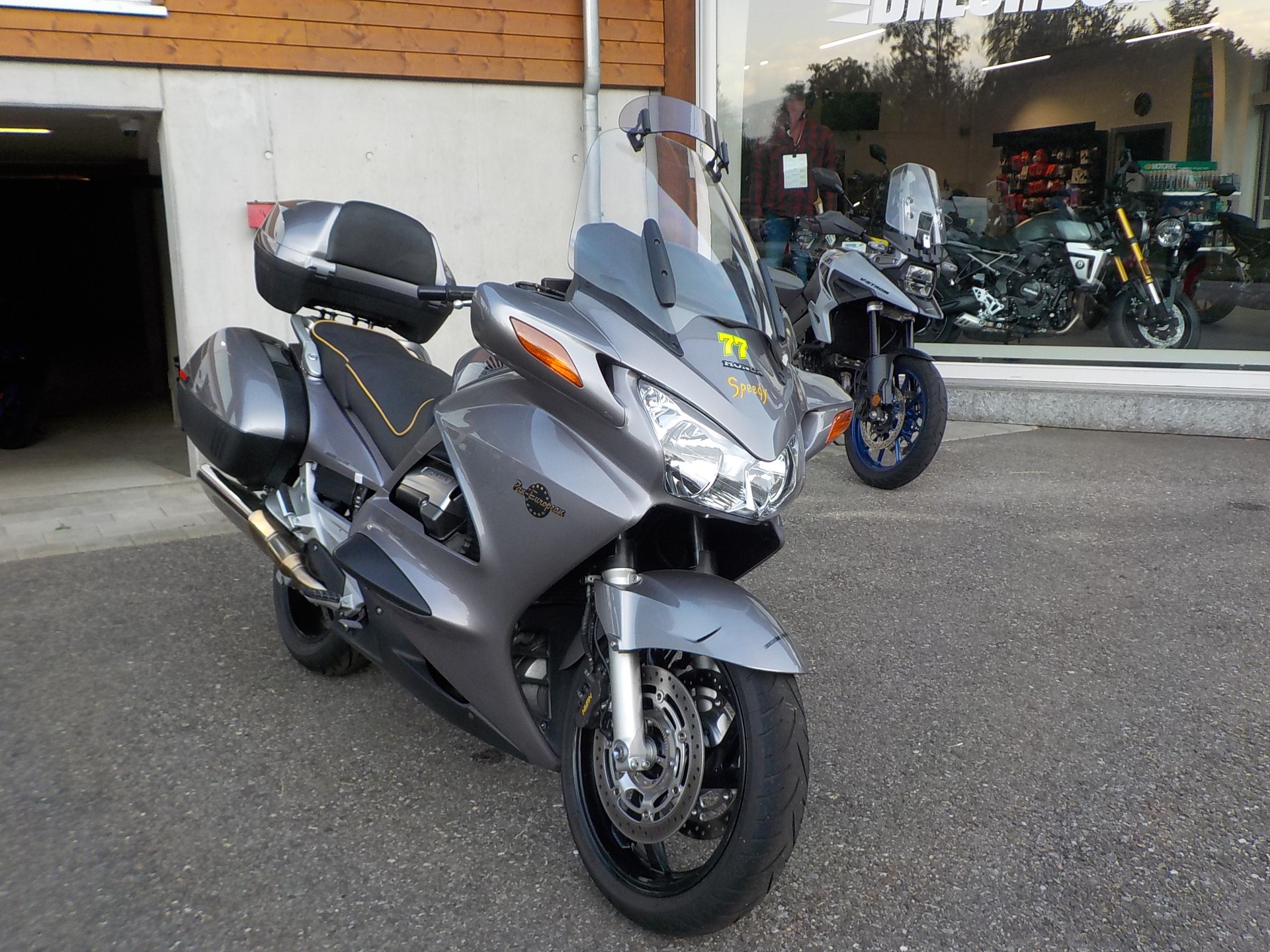 HONDA ST 1300 ABS Pan-European-image-1