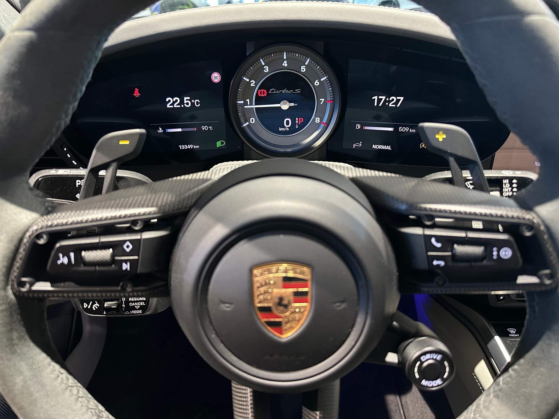 PORSCHE 911 Turbo S-image-10