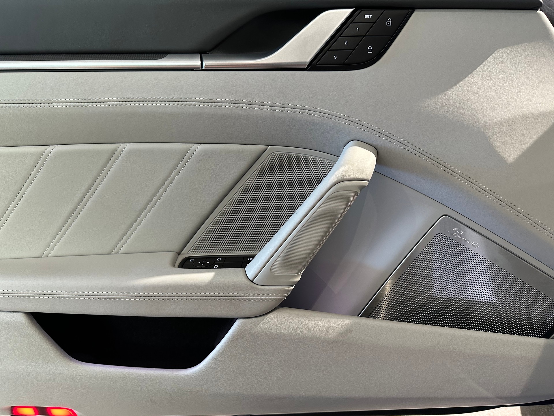 PORSCHE 911 Turbo S-image-12