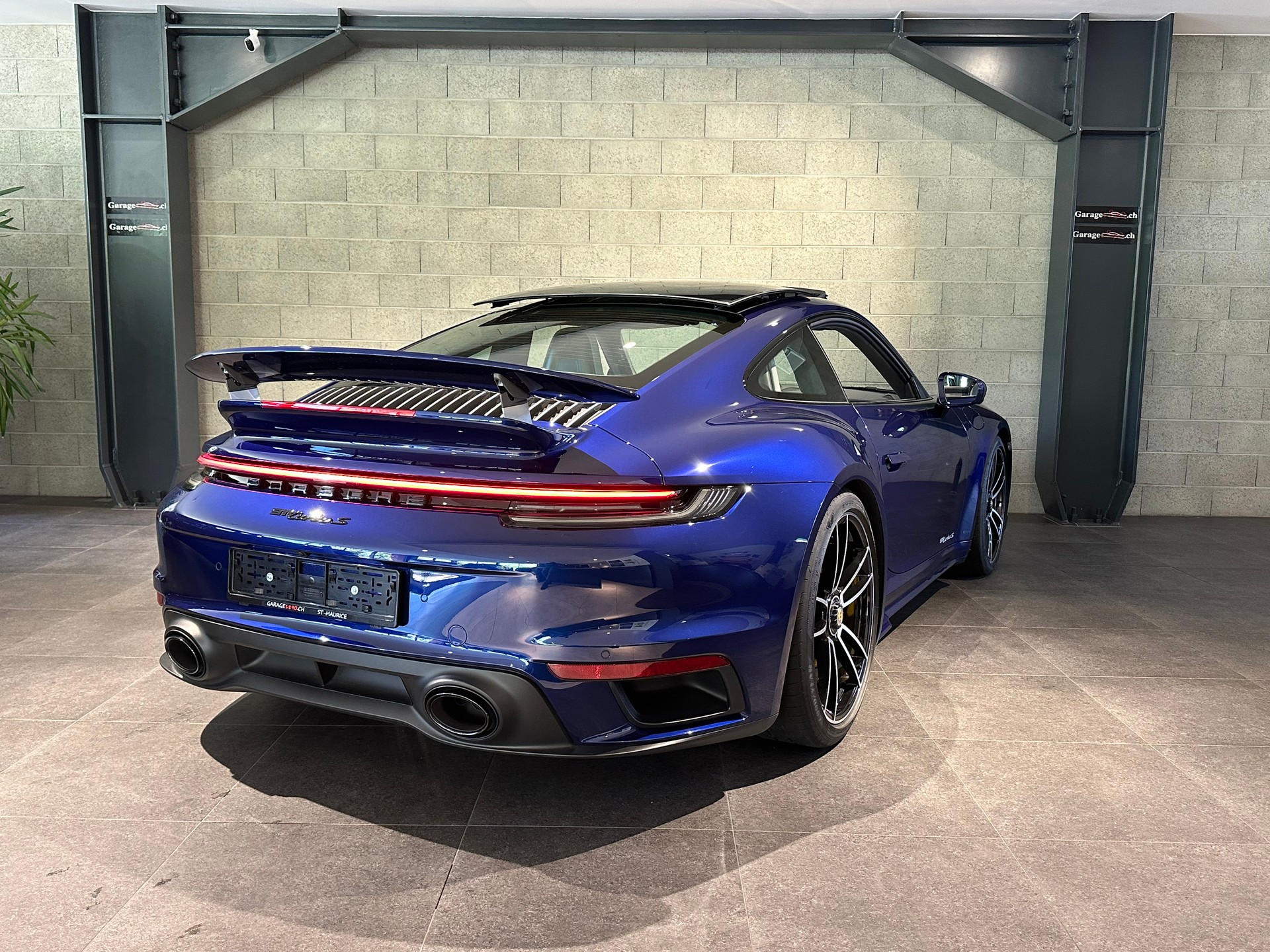 PORSCHE 911 Turbo S-image-4