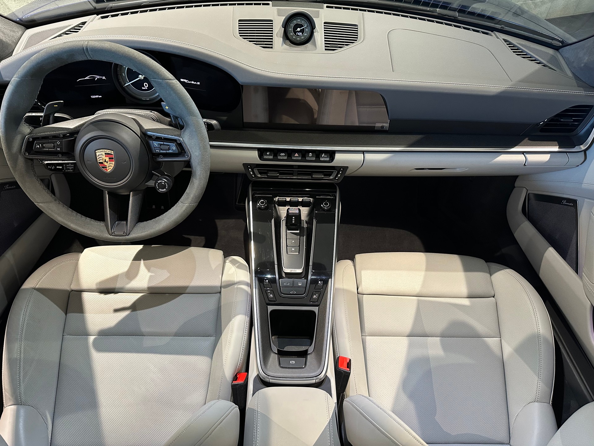 PORSCHE 911 Turbo S-image-8