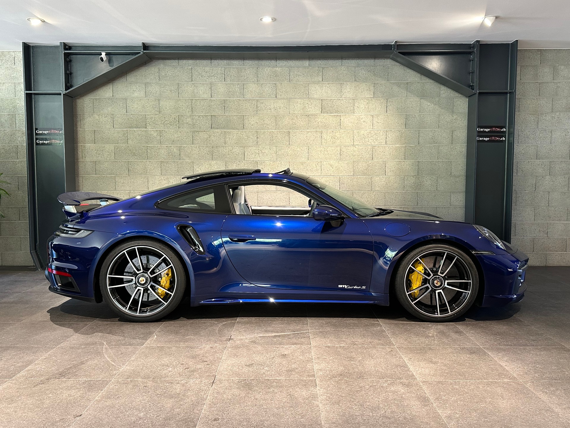 PORSCHE 911 Turbo S-image-3