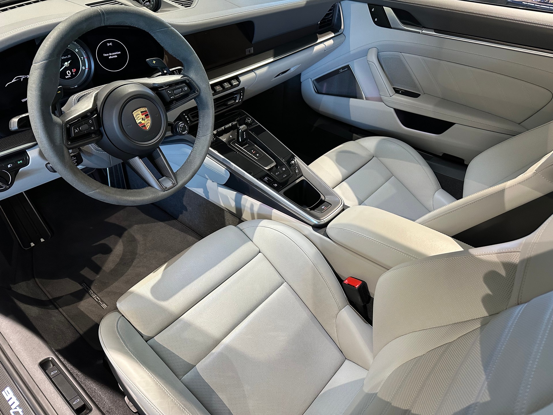 PORSCHE 911 Turbo S-image-9
