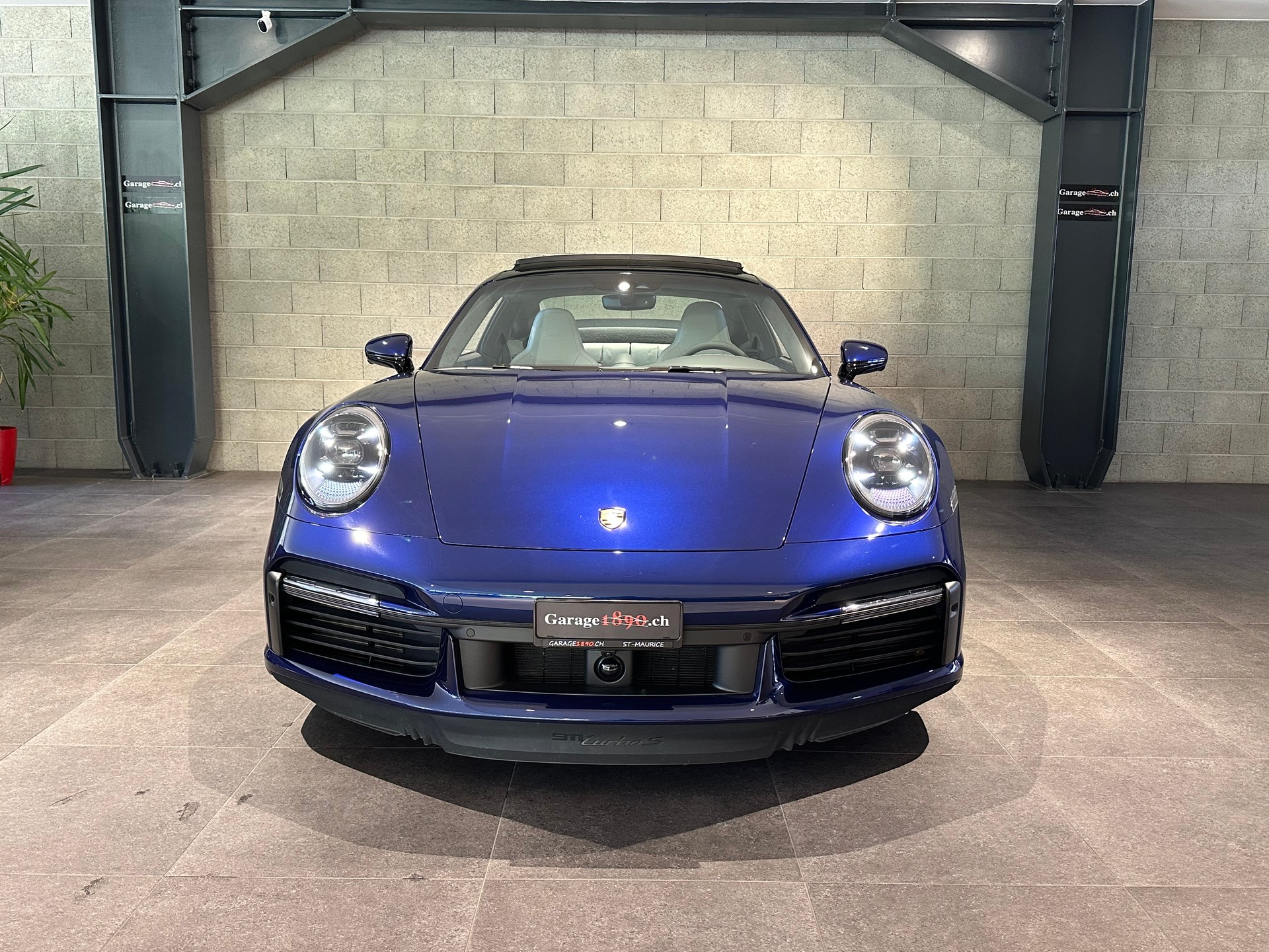 PORSCHE 911 Turbo S-image-2