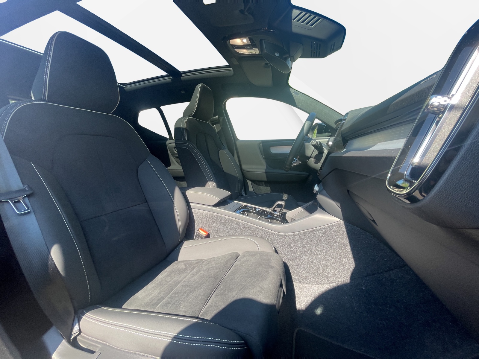 VOLVO XC40 2.0 B4 MH Ultra Dark-image-16