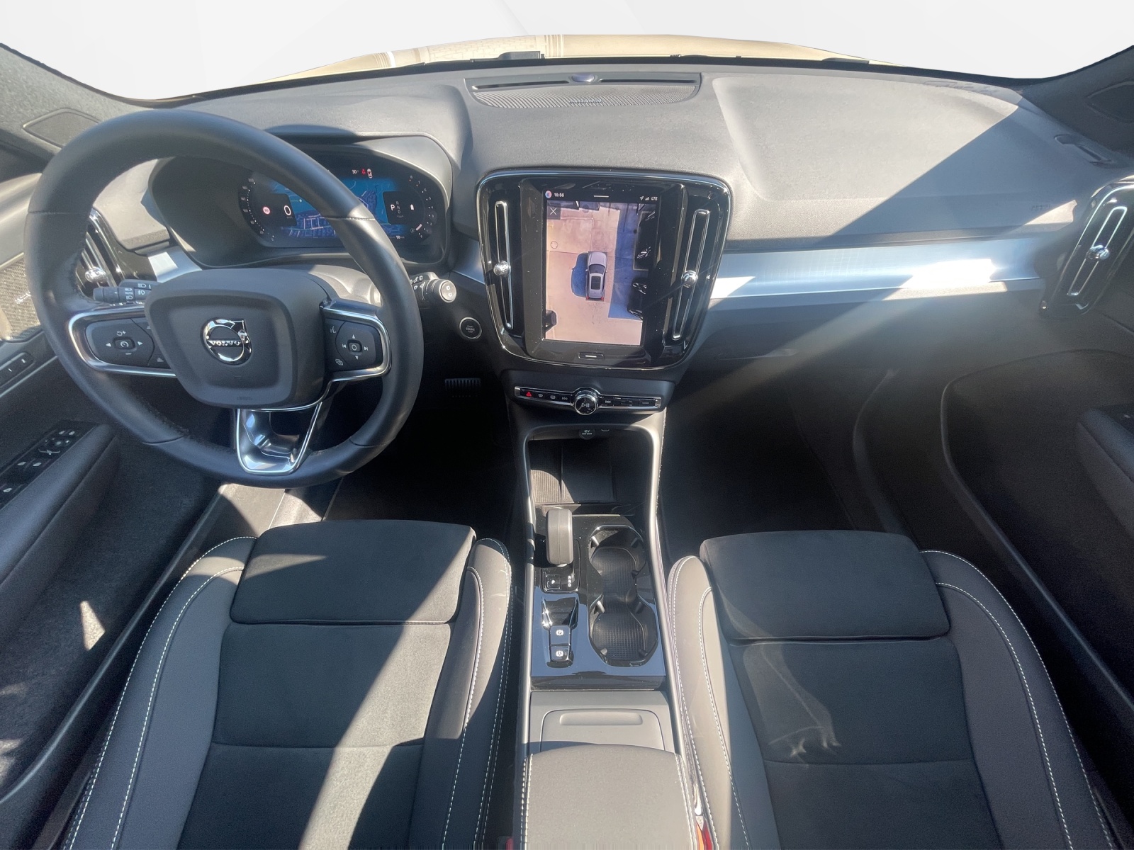 VOLVO XC40 2.0 B4 MH Ultra Dark-image-10
