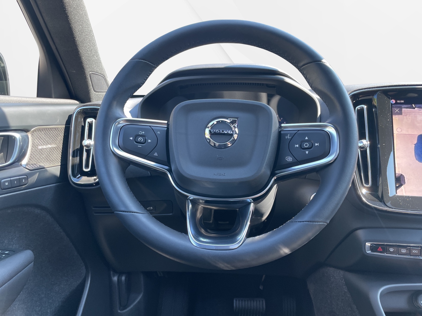 VOLVO XC40 2.0 B4 MH Ultra Dark-image-11