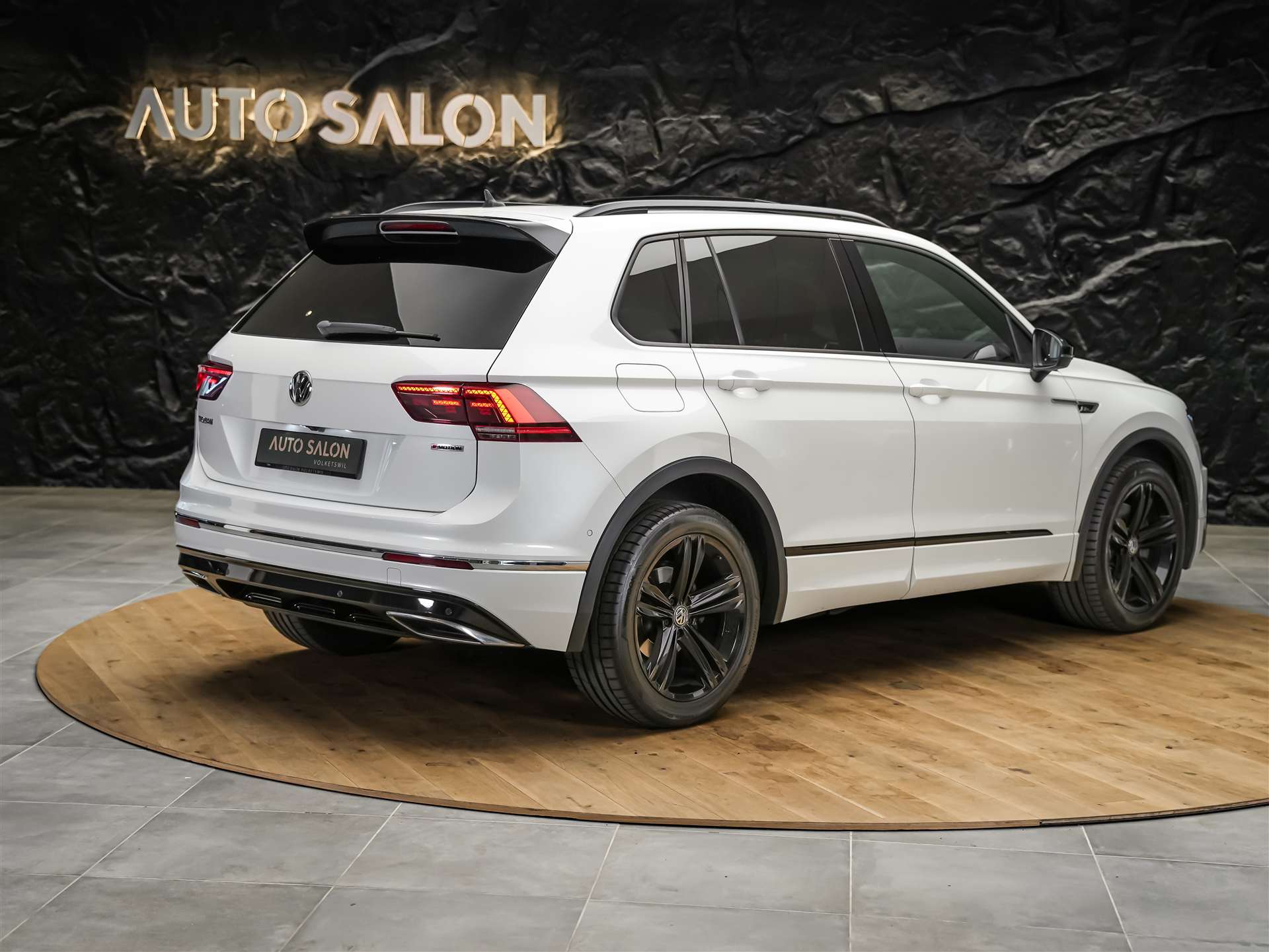 VW Tiguan 2.0TSI Highline R-Line 4Motion DSG *Panorama*Head-Up*Abstandsregler*-image-4