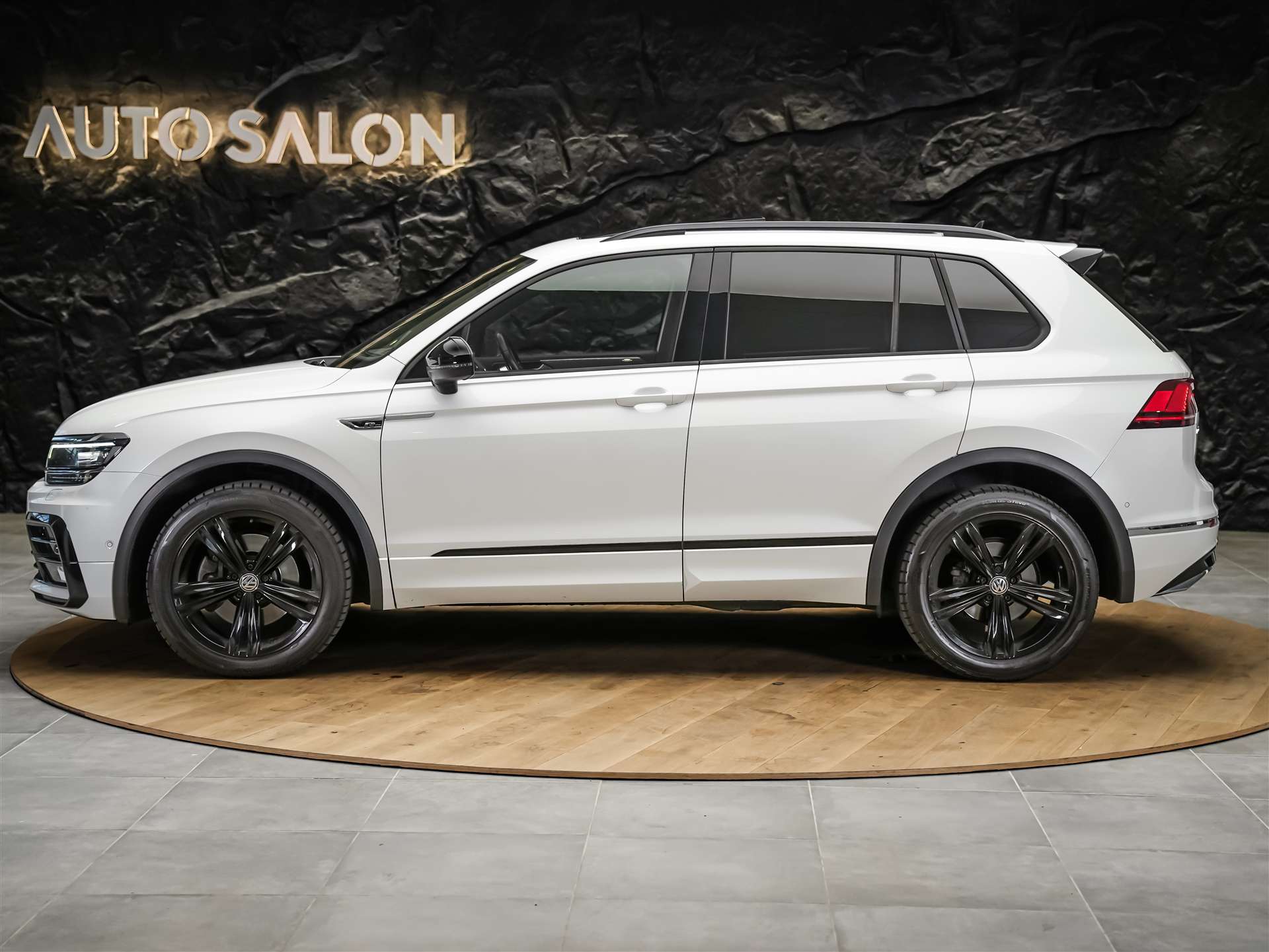 VW Tiguan 2.0TSI Highline R-Line 4Motion DSG *Panorama*Head-Up*Abstandsregler*-image-1