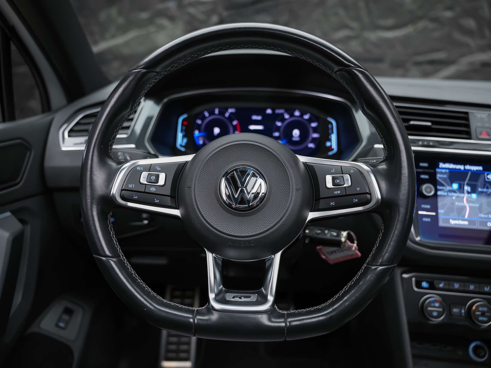 VW Tiguan 2.0TSI Highline R-Line 4Motion DSG *Panorama*Head-Up*Abstandsregler*-image-28