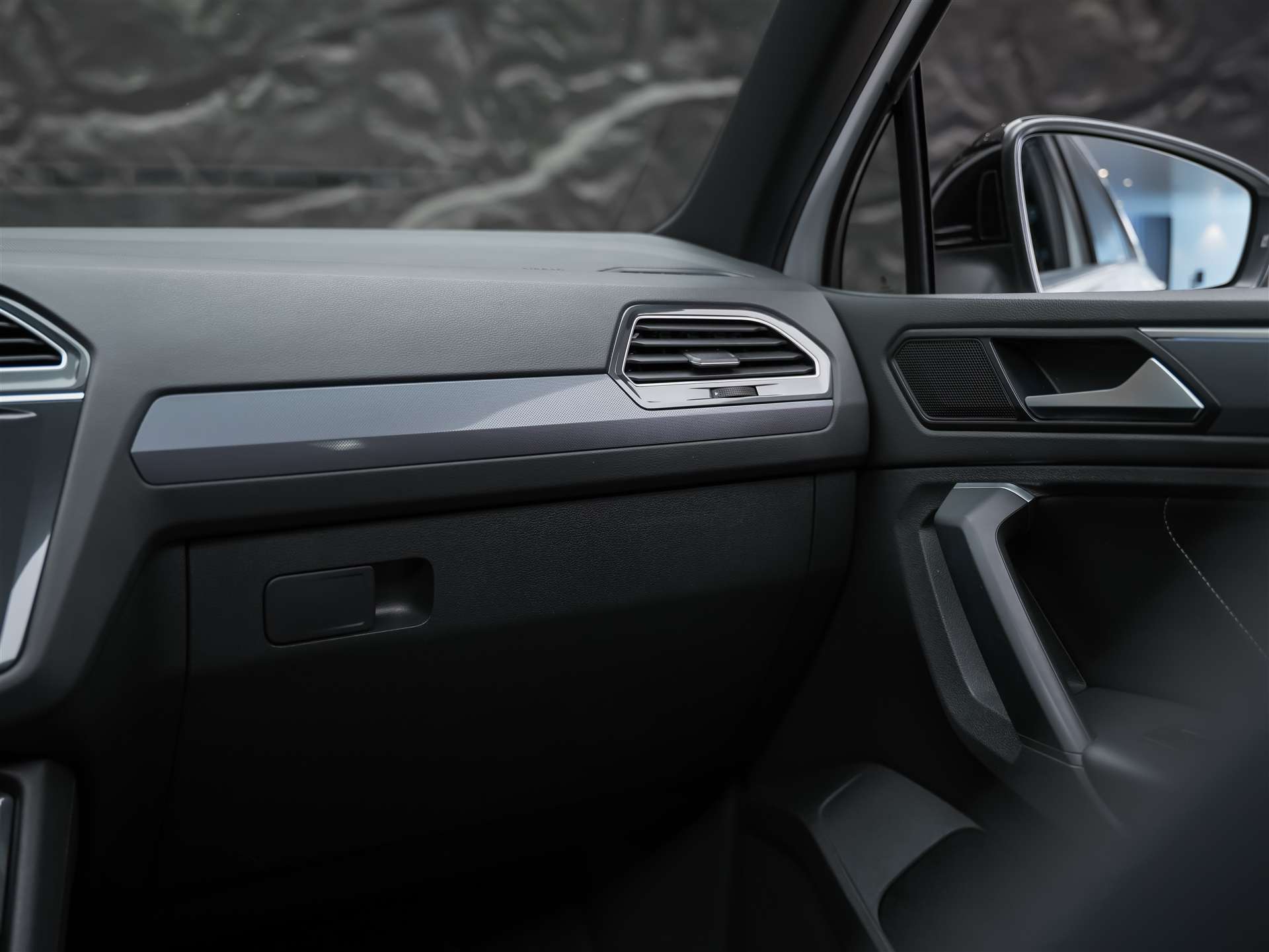 VW Tiguan 2.0TSI Highline R-Line 4Motion DSG *Panorama*Head-Up*Abstandsregler*-image-23