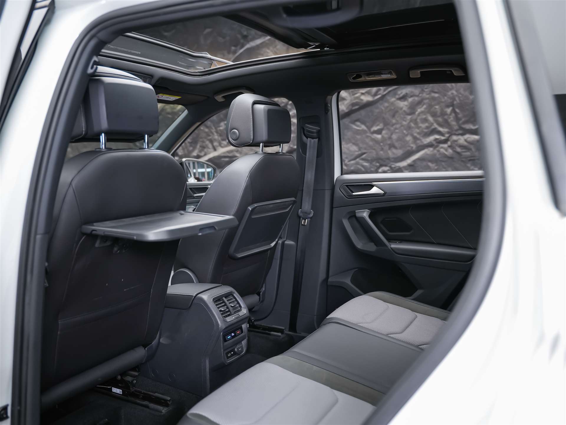 VW Tiguan 2.0TSI Highline R-Line 4Motion DSG *Panorama*Head-Up*Abstandsregler*-image-12