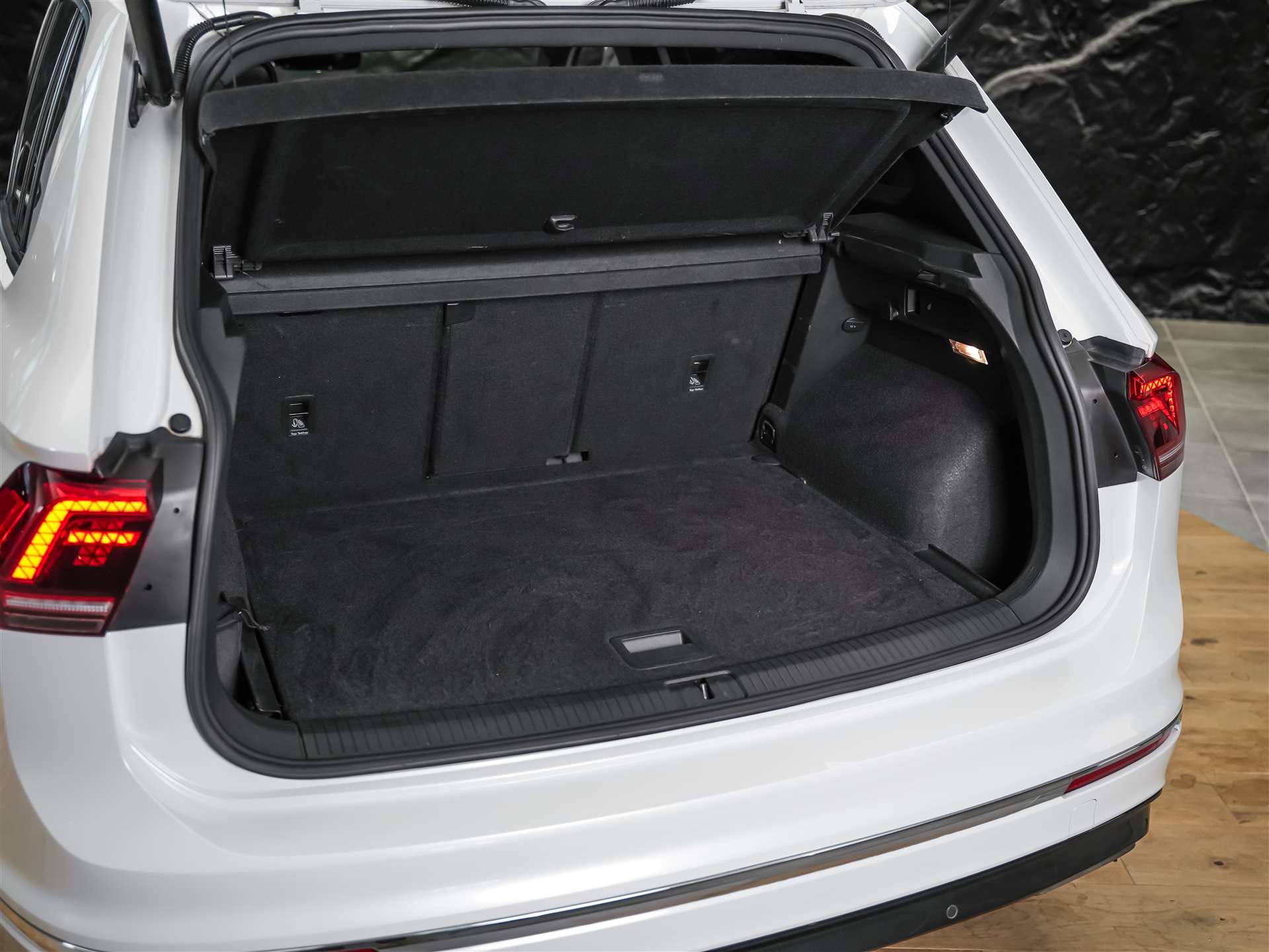 VW Tiguan 2.0TSI Highline R-Line 4Motion DSG *Panorama*Head-Up*Abstandsregler*-image-42