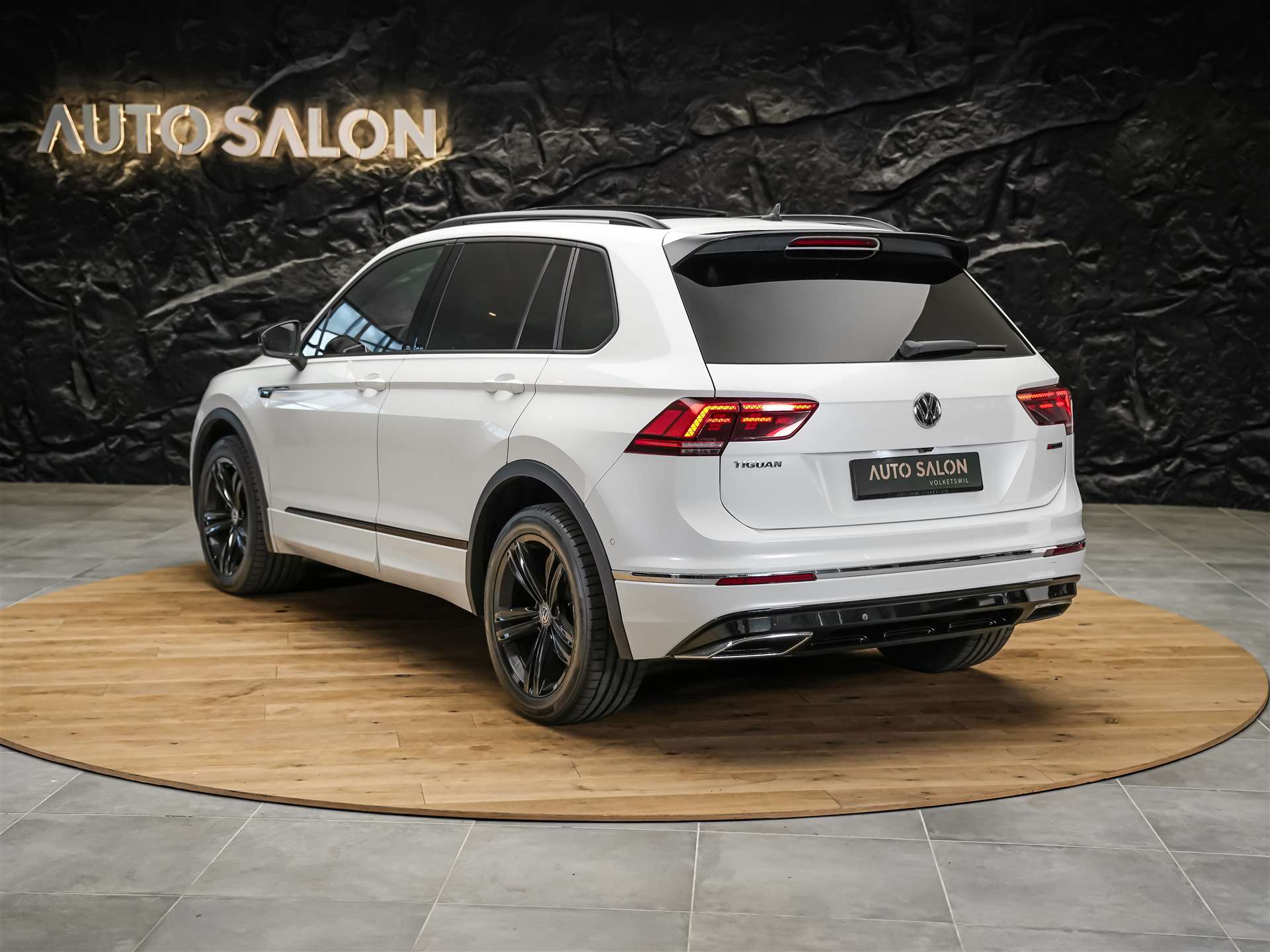 VW Tiguan 2.0TSI Highline R-Line 4Motion DSG *Panorama*Head-Up*Abstandsregler*-image-2