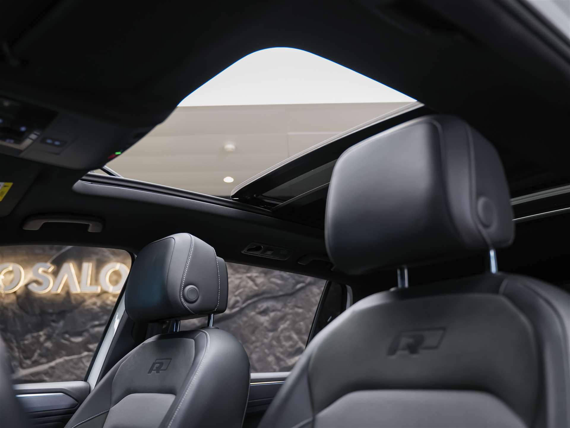 VW Tiguan 2.0TSI Highline R-Line 4Motion DSG *Panorama*Head-Up*Abstandsregler*-image-11