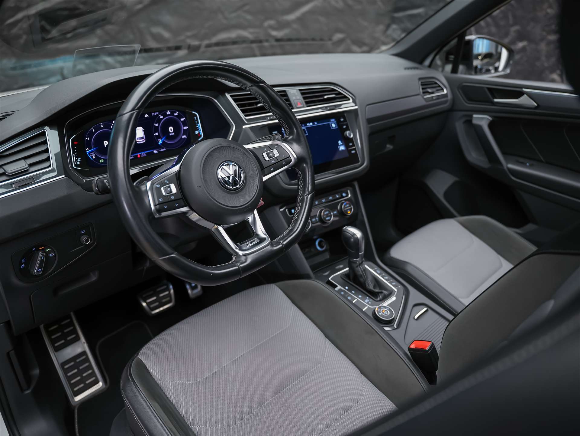 VW Tiguan 2.0TSI Highline R-Line 4Motion DSG *Panorama*Head-Up*Abstandsregler*-image-7