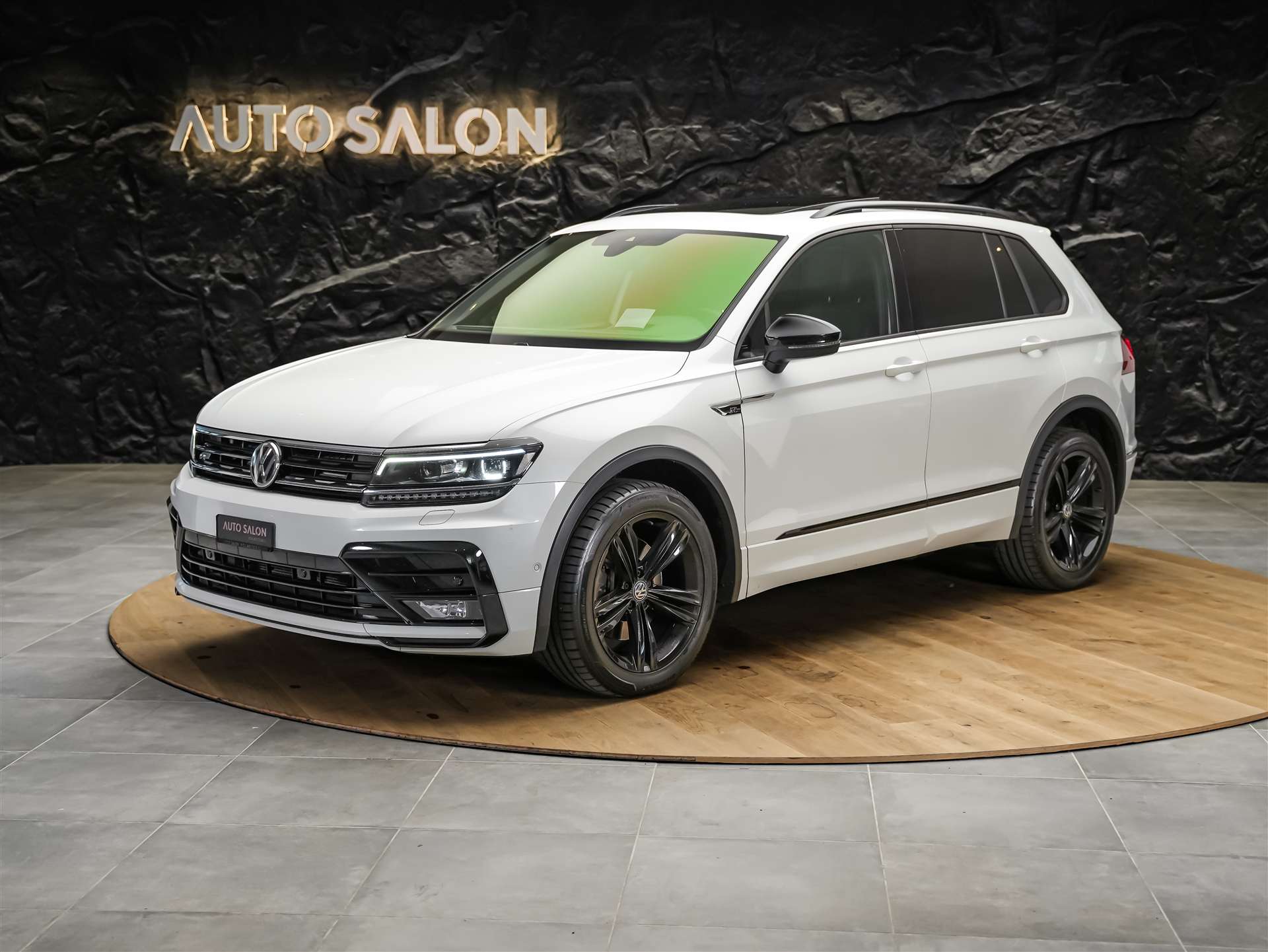 VW Tiguan 2.0TSI Highline R-Line 4Motion DSG *Panorama*Head-Up*Abstandsregler*-image-0