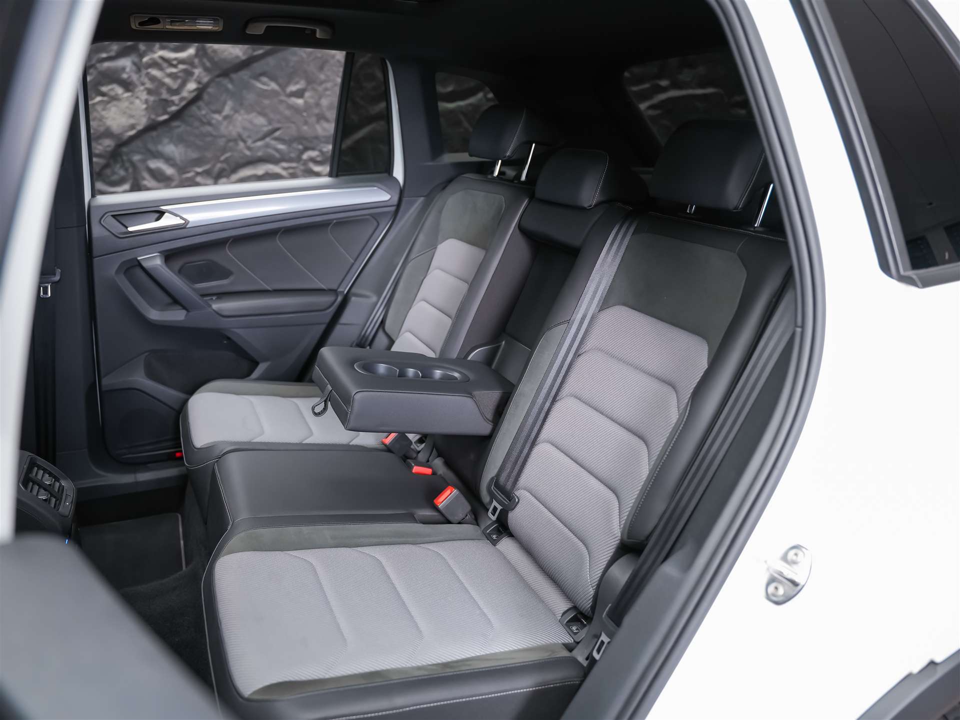 VW Tiguan 2.0TSI Highline R-Line 4Motion DSG *Panorama*Head-Up*Abstandsregler*-image-15