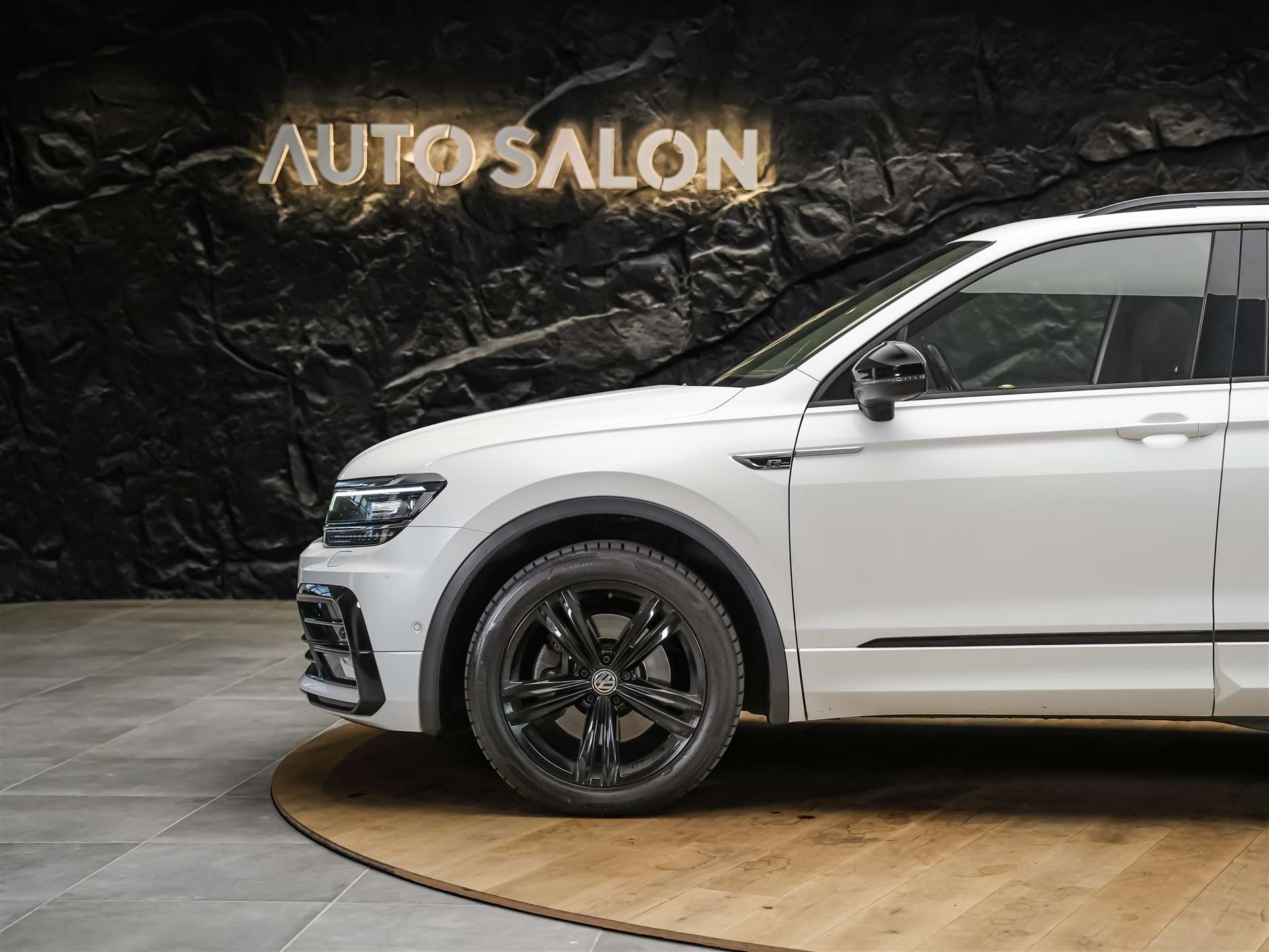 VW Tiguan 2.0TSI Highline R-Line 4Motion DSG *Panorama*Head-Up*Abstandsregler*-image-18