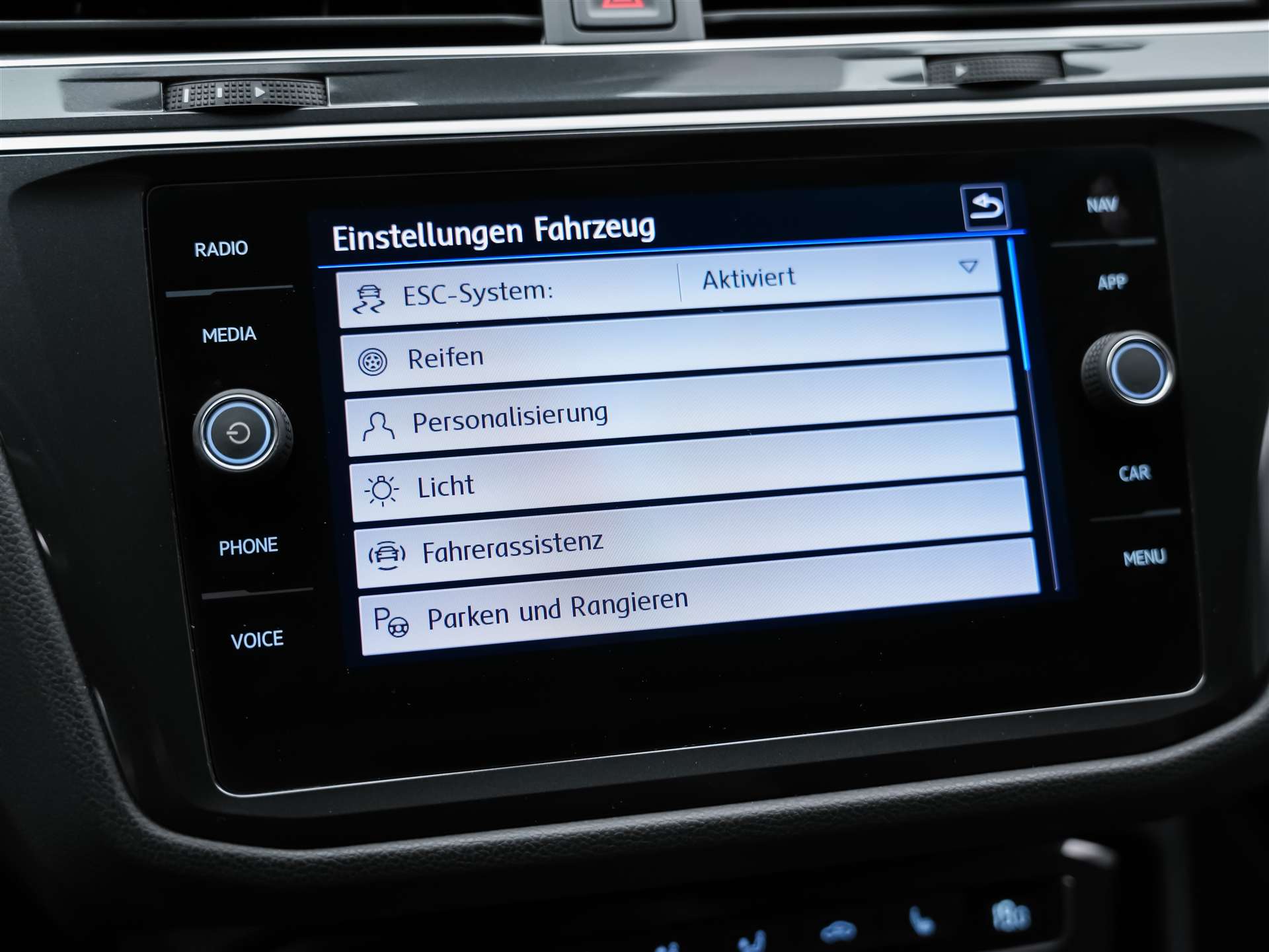 VW Tiguan 2.0TSI Highline R-Line 4Motion DSG *Panorama*Head-Up*Abstandsregler*-image-36