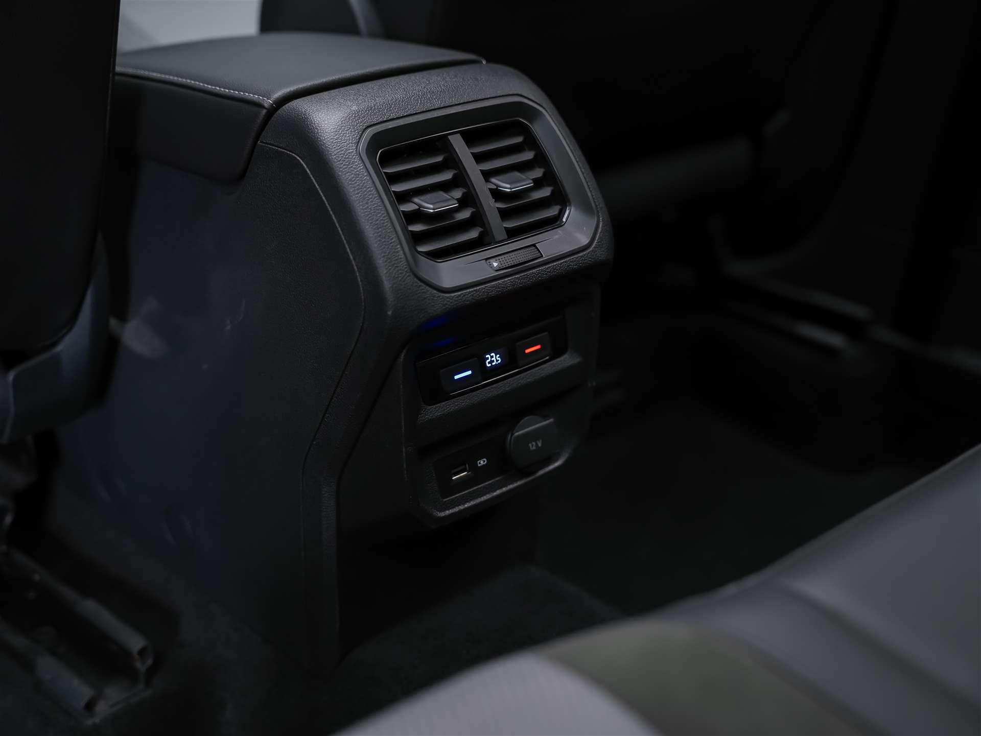 VW Tiguan 2.0TSI Highline R-Line 4Motion DSG *Panorama*Head-Up*Abstandsregler*-image-16
