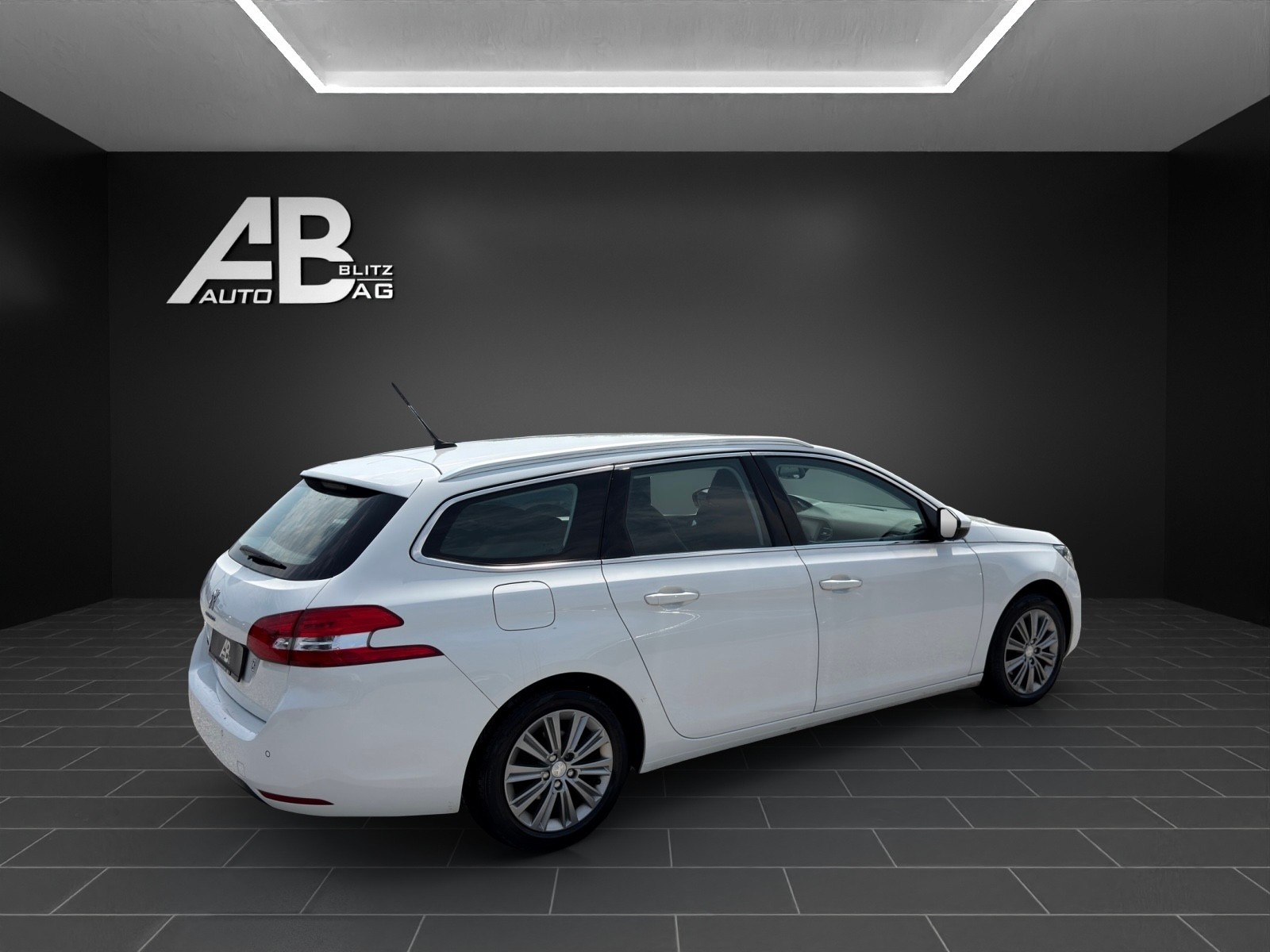 PEUGEOT 308 SW 1.5 BlueHDI Allure EAT8-image-4