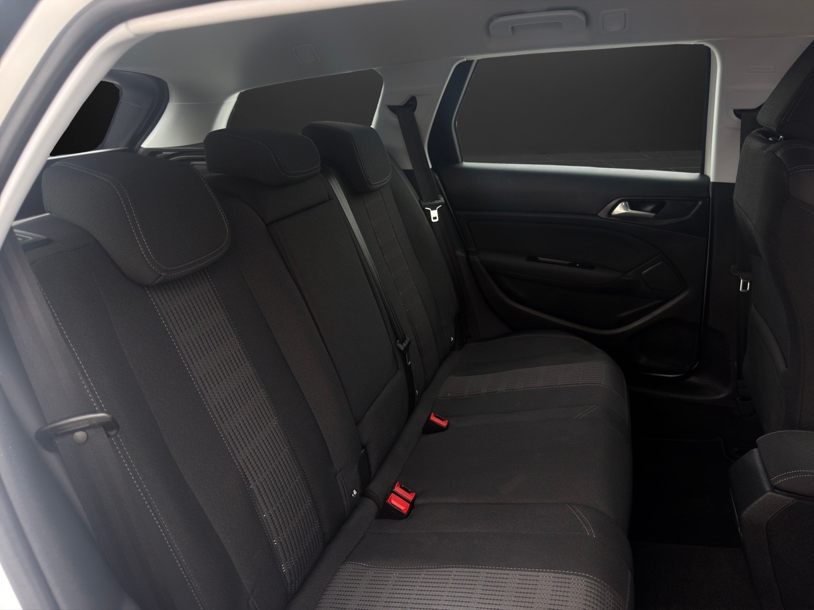PEUGEOT 308 SW 1.5 BlueHDI Allure EAT8-image-11