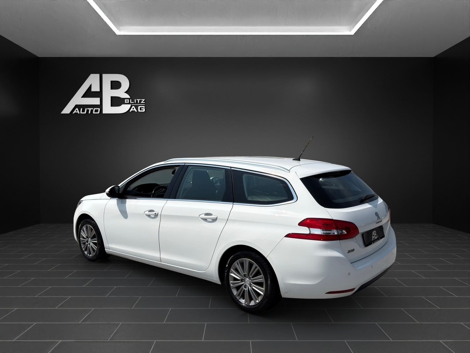 PEUGEOT 308 SW 1.5 BlueHDI Allure EAT8-image-2