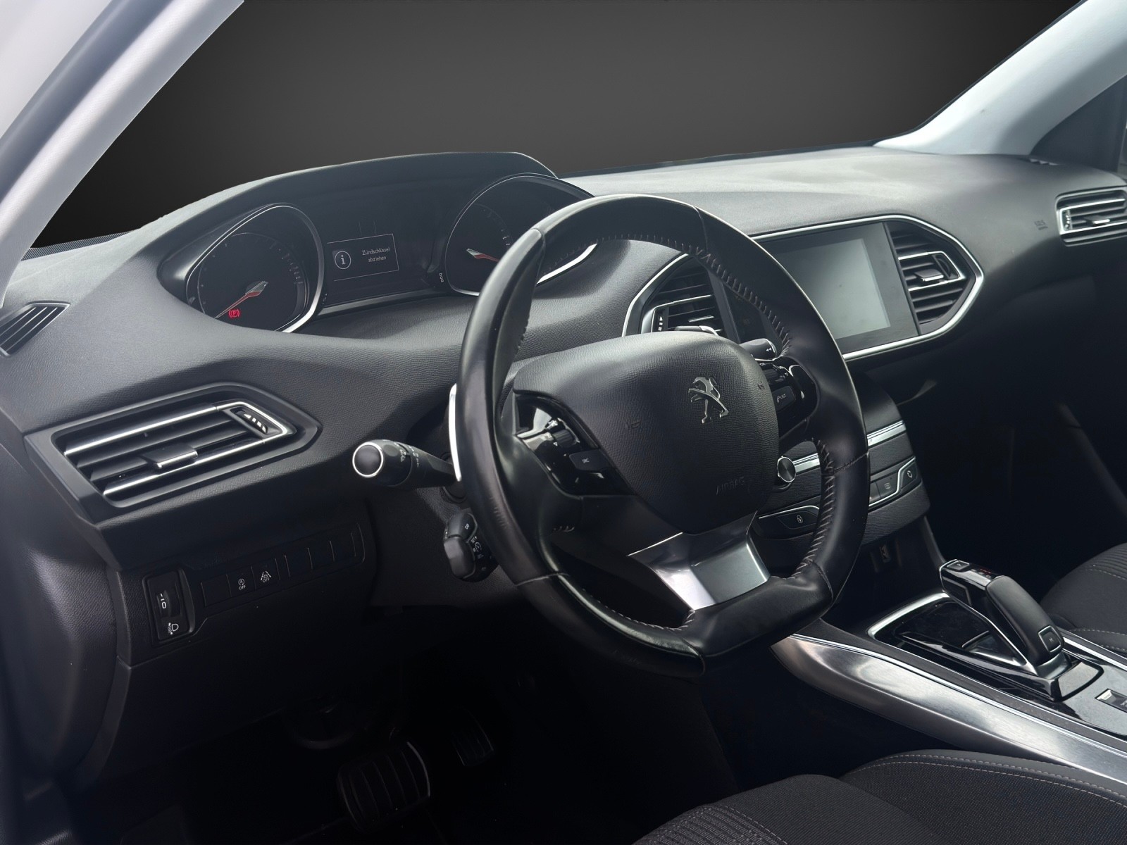 PEUGEOT 308 SW 1.5 BlueHDI Allure EAT8-image-7