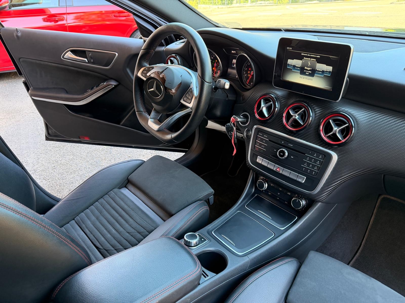 MERCEDES-BENZ A 250 Sport 4Matic 7G-DCT-image-12