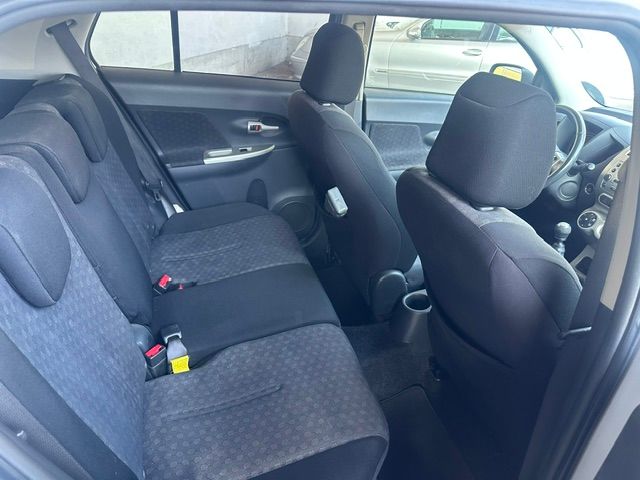 TOYOTA UrbanCruiser 1.4 D-4D Linea Luna 4WD-image-8