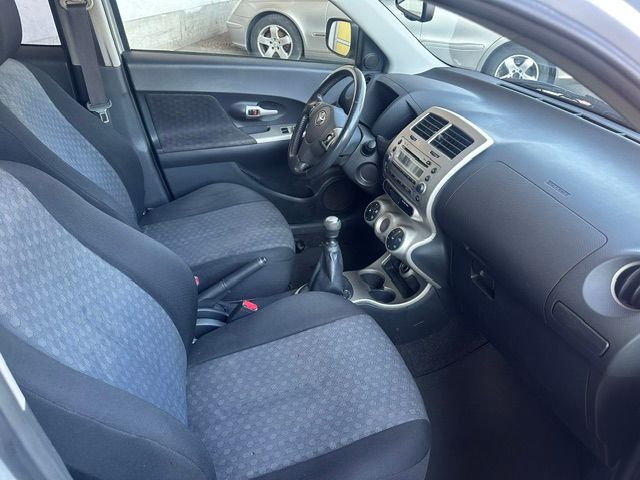 TOYOTA UrbanCruiser 1.4 D-4D Linea Luna 4WD-image-9