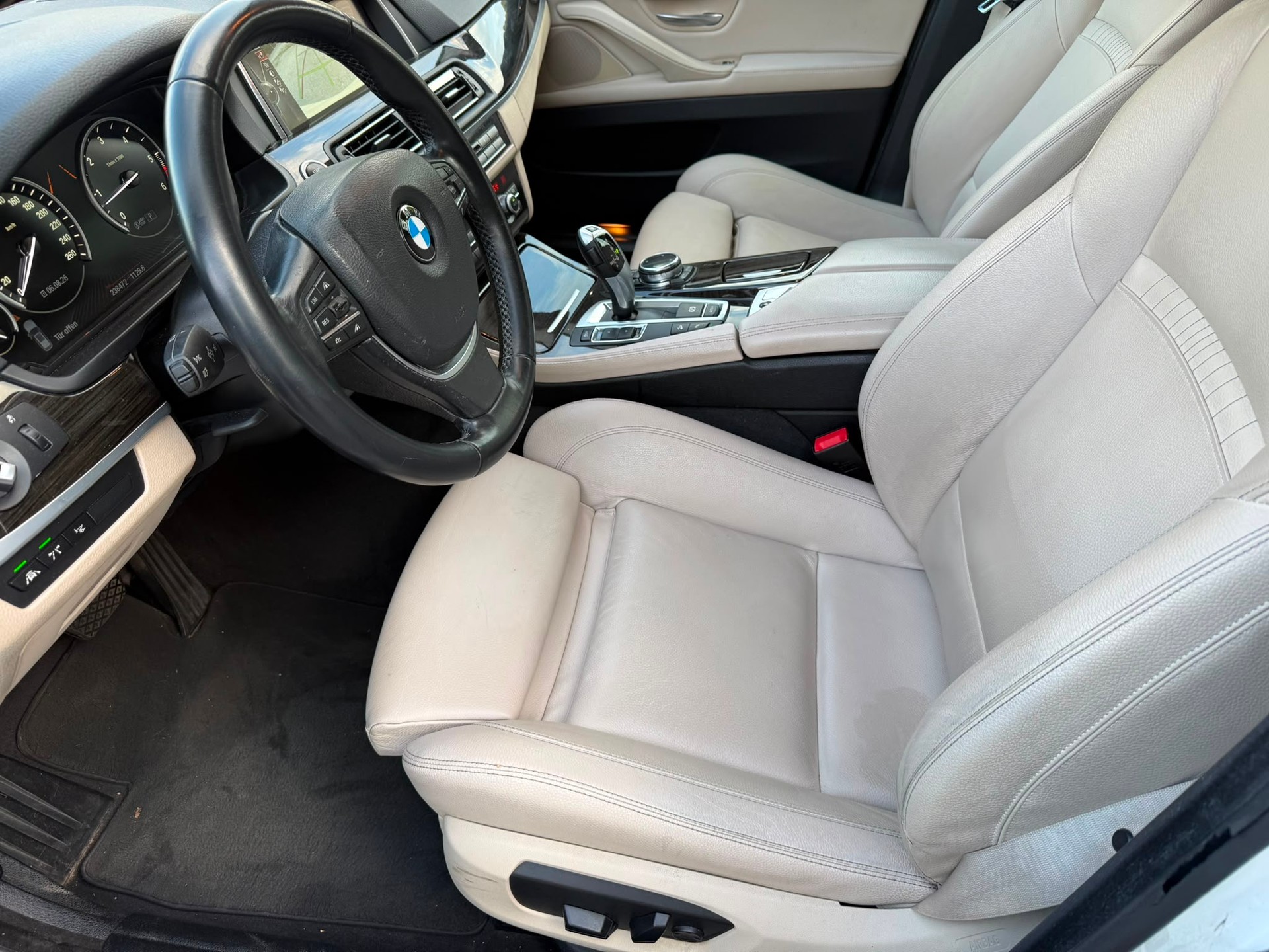 BMW 530d Touring xDrive Steptronic-image-10