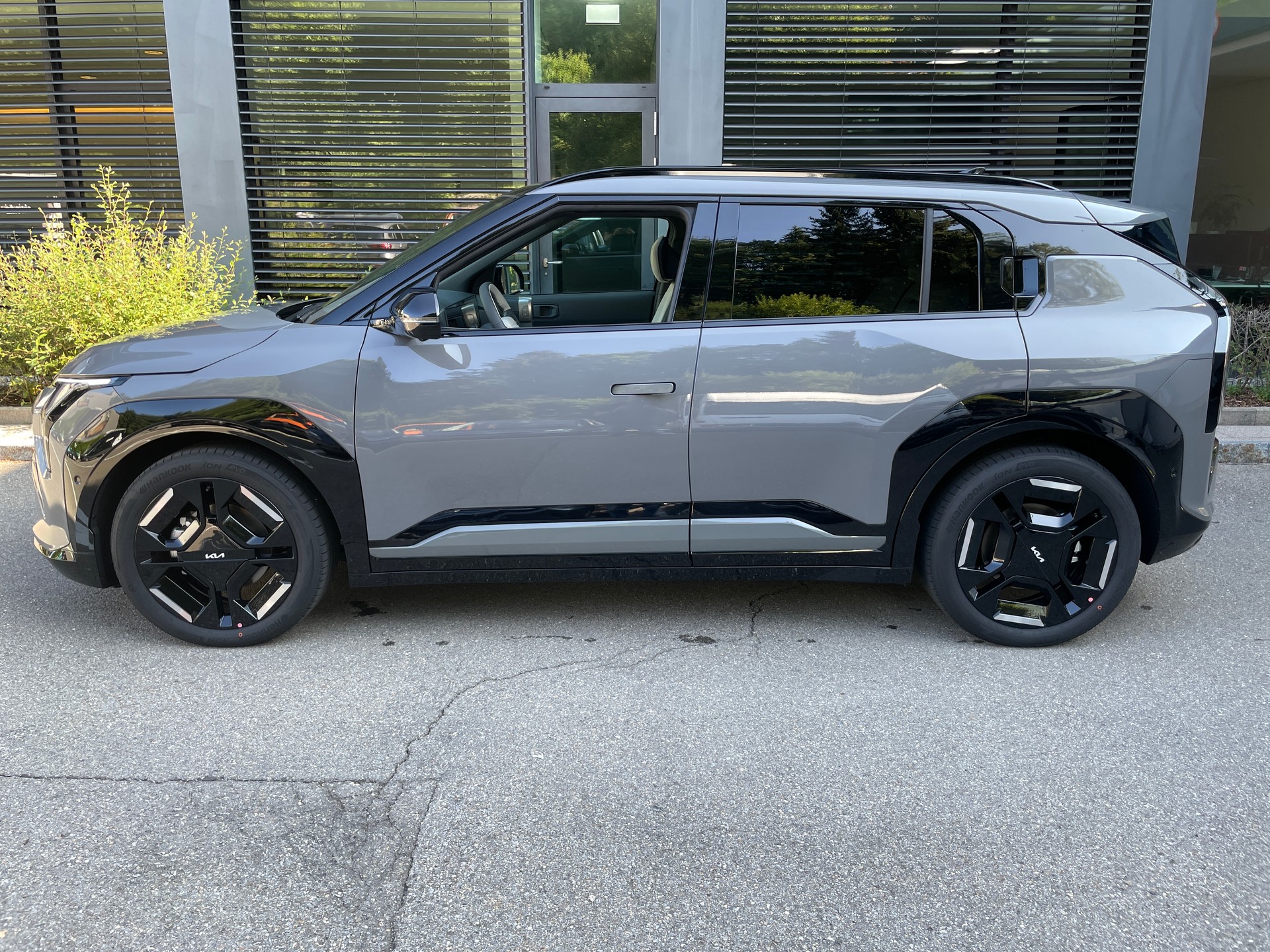 KIA KIA EV3 81,4 kWh GT-Line mit GT-Line Pack, Panoramadach, V2L, AHK (MODELL 26)-image-1