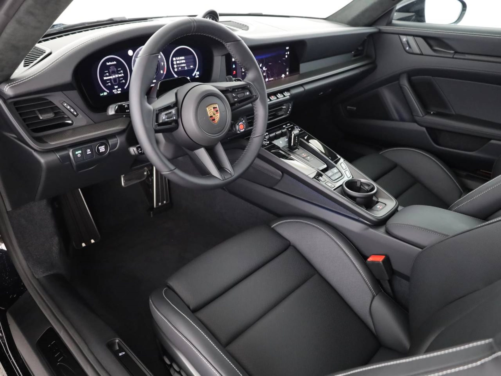 PORSCHE 911 Carrera 4 GTS-image-3