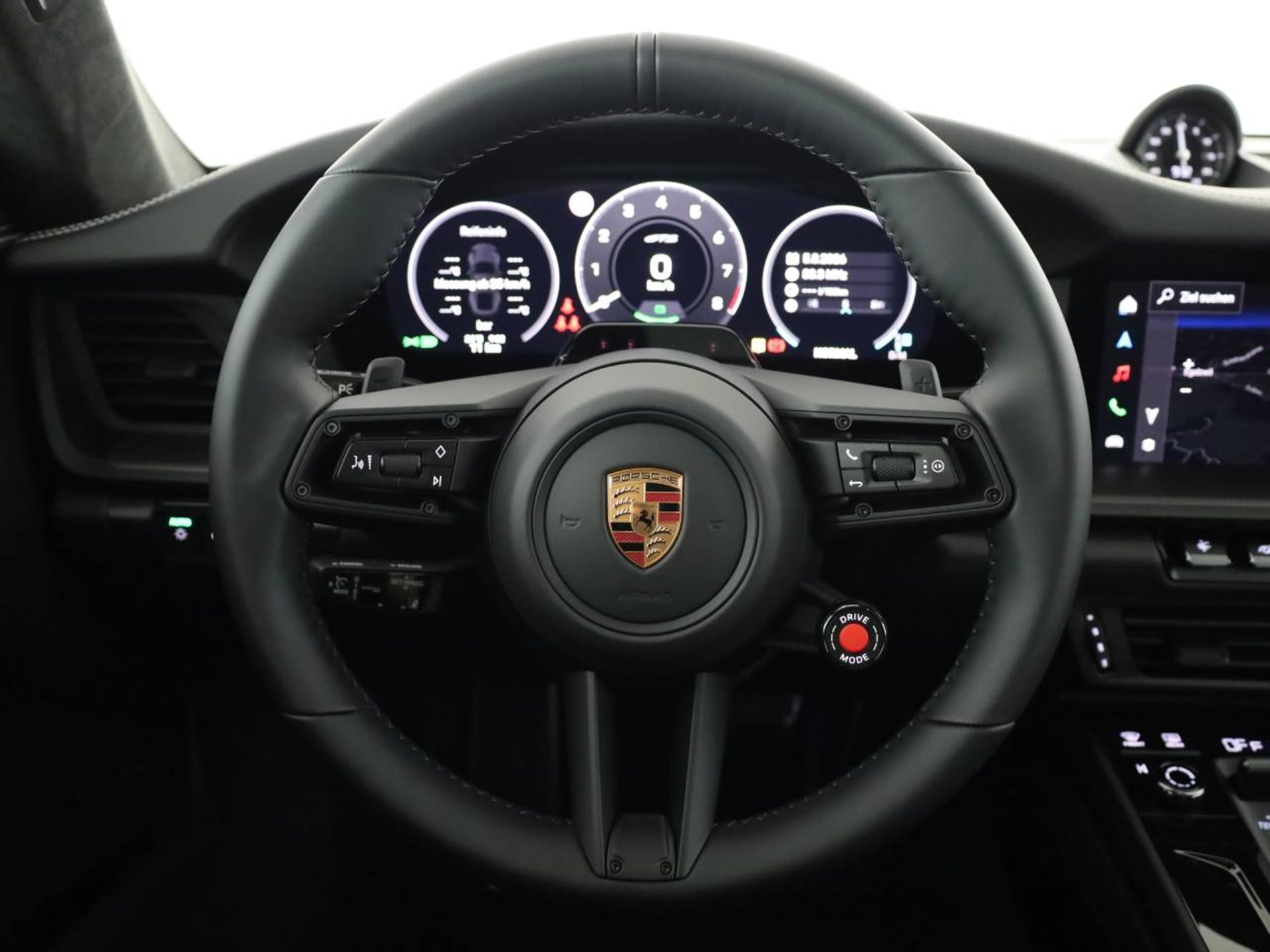 PORSCHE 911 Carrera 4 GTS-image-9