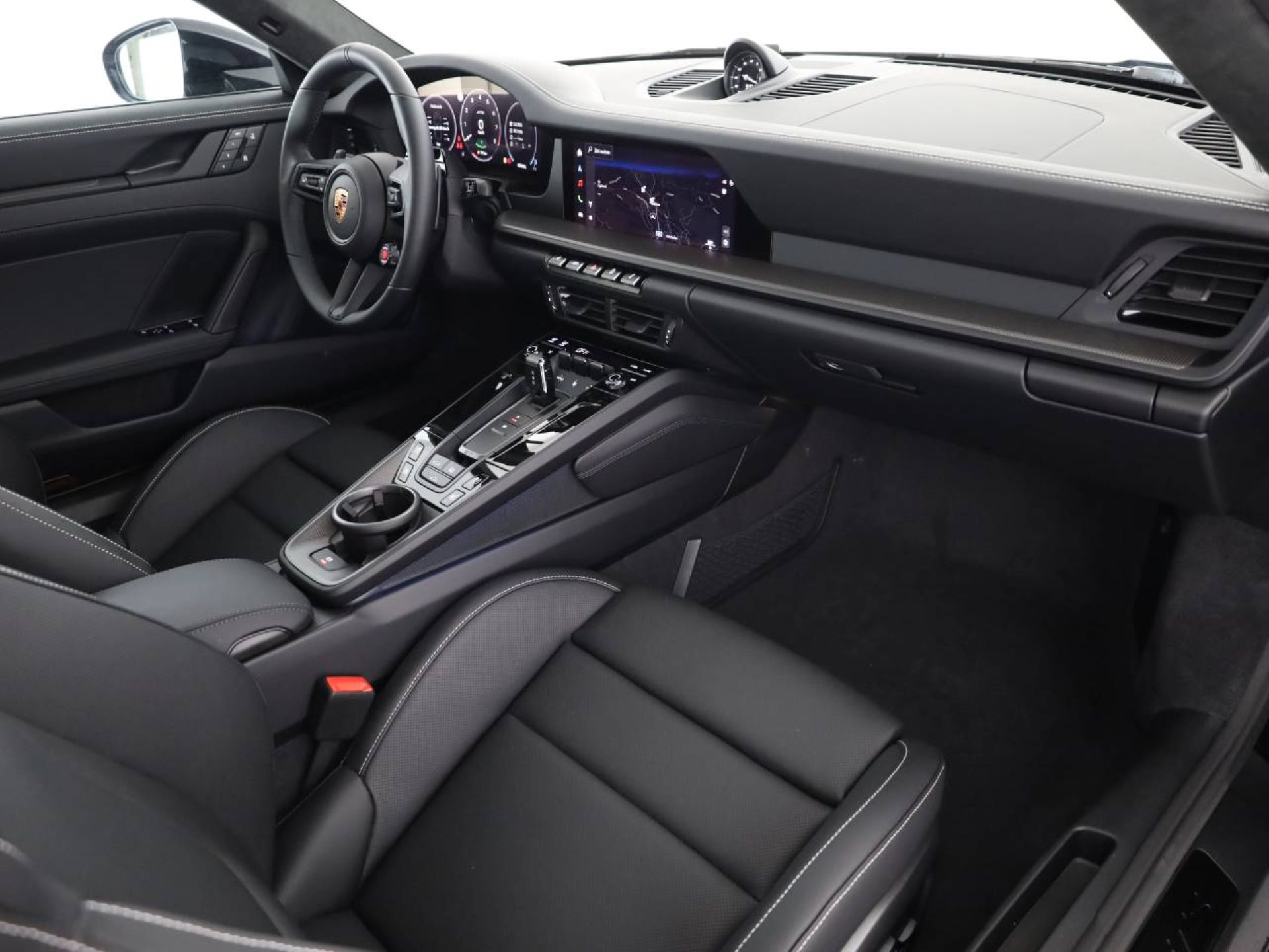 PORSCHE 911 Carrera 4 GTS-image-14