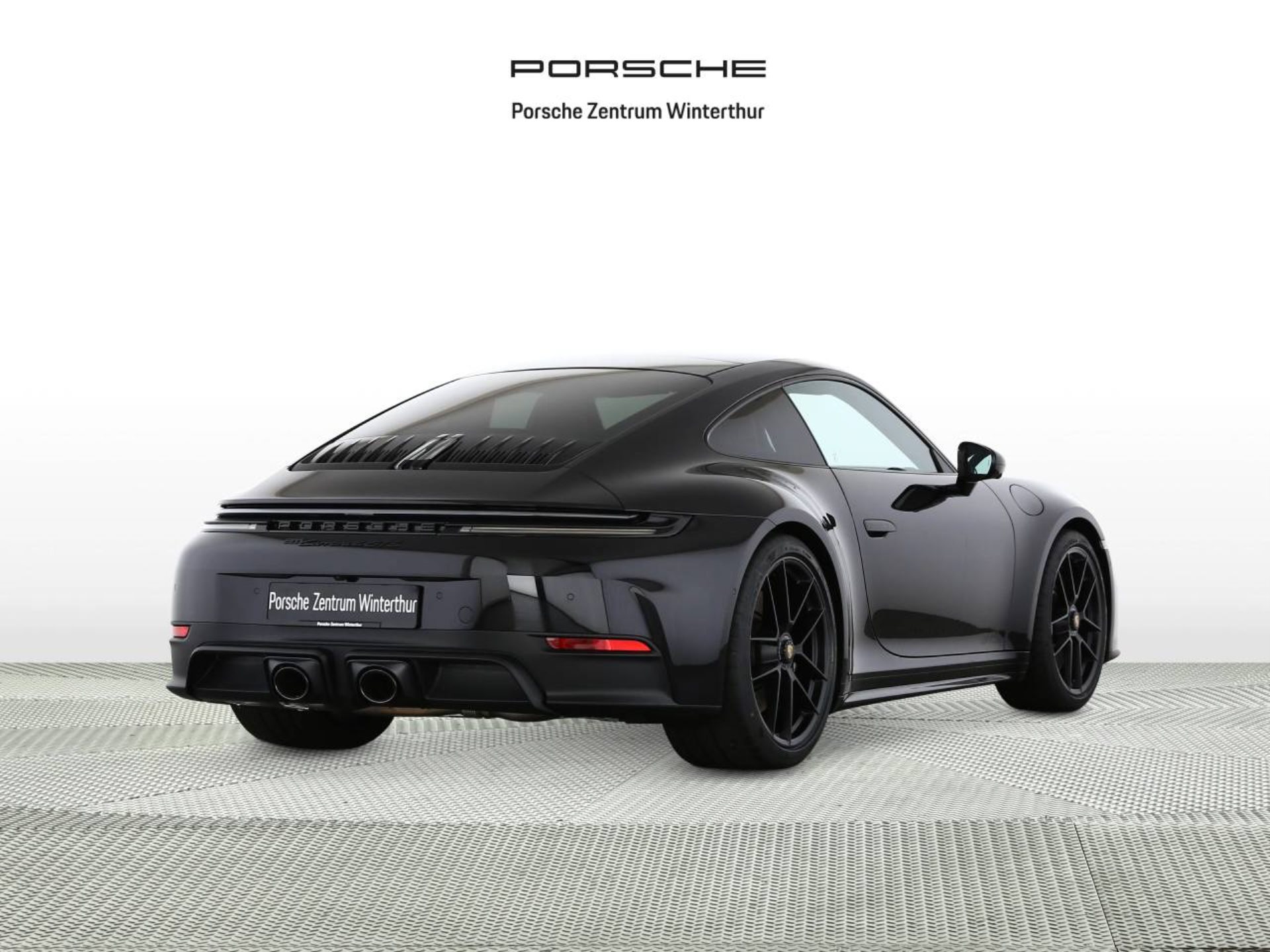 PORSCHE 911 Carrera 4 GTS-image-2