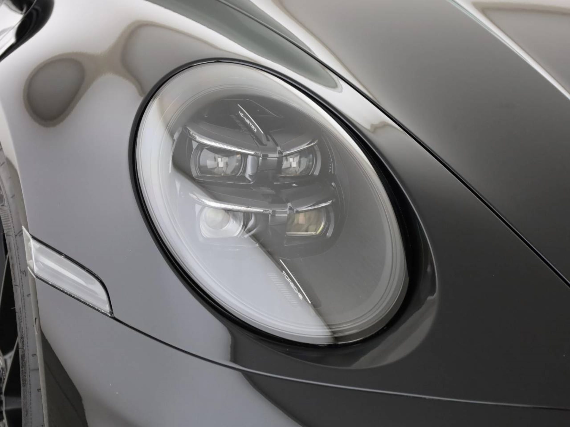 PORSCHE 911 Carrera 4 GTS-image-7